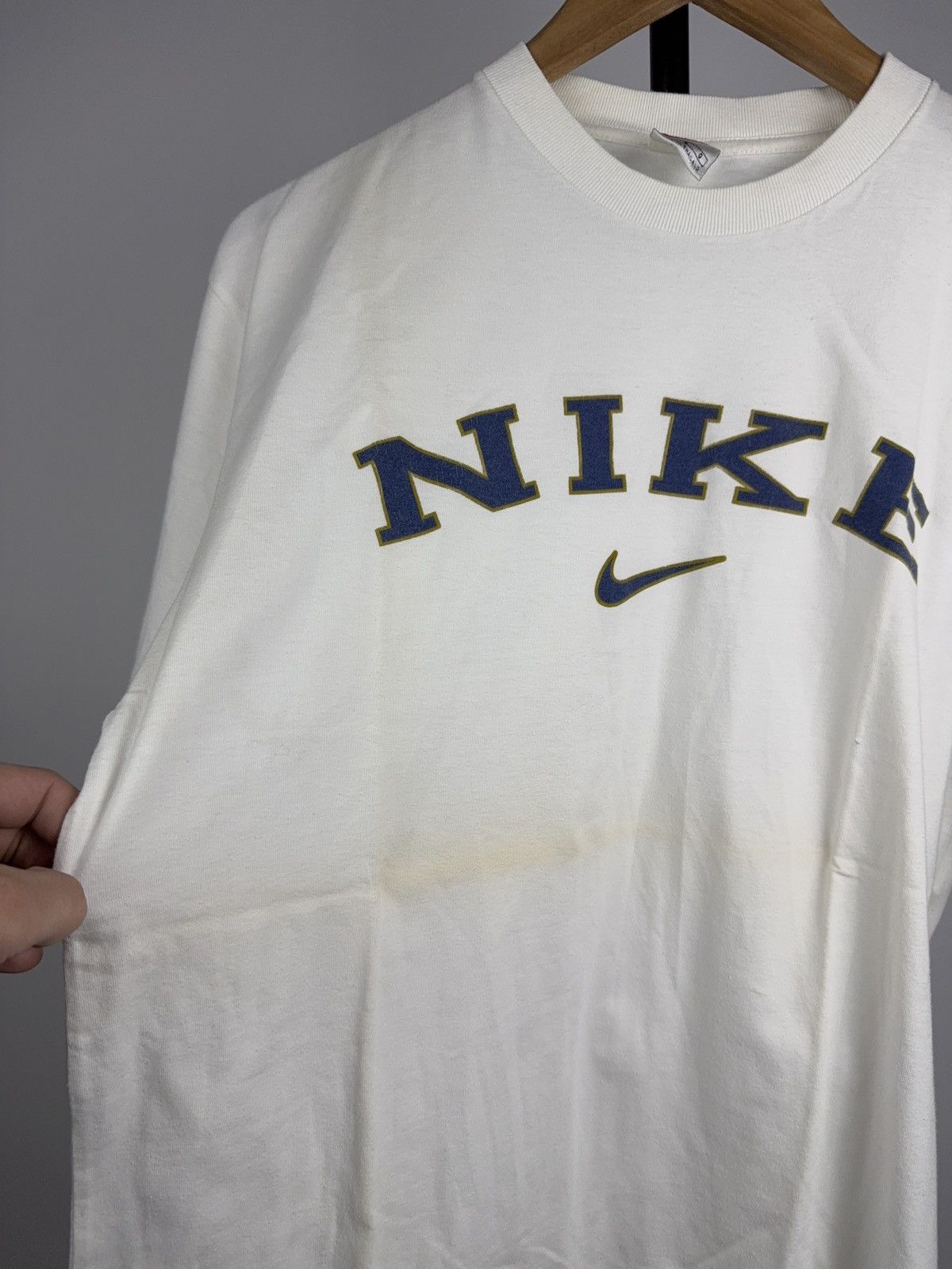 Nike Vintage 90s Retro Nike Big Logo Swoosh T-Shirt White 90s Size US L / EU 52-54 / 3 - 12 Thumbnail