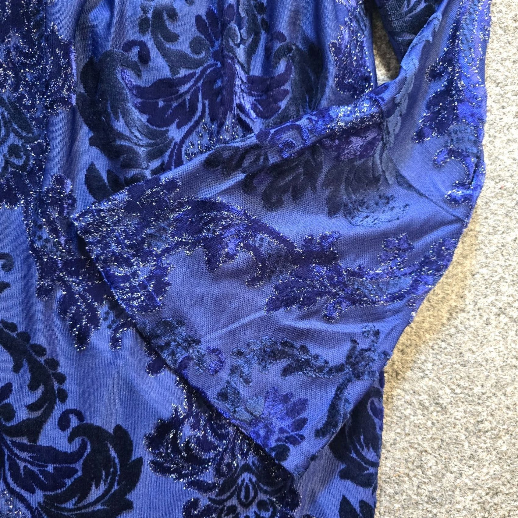 Isaac Mizrahi Isaac Mizrahi Top Womens Size S Blue Floral Shimmer Velour Holiday Classic Size S / US 4 / IT 40 - 5 Thumbnail