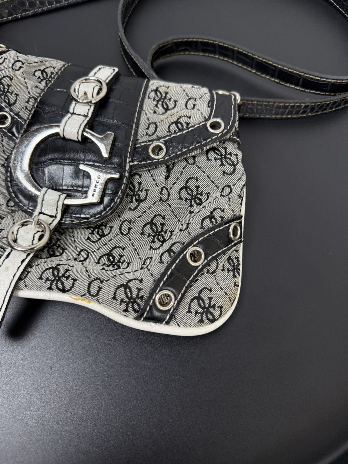 Guess Guess VNTG Y2K Monogram Mini Shoulder Bag Messenger Size ONE SIZE - 5 Thumbnail