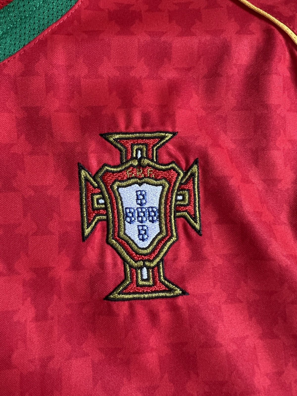 Vintage Vintage Blockcore Soccer jersey Portugal Nike total 90 Sz M Size US M / EU 48-50 / 2 - 5 Thumbnail