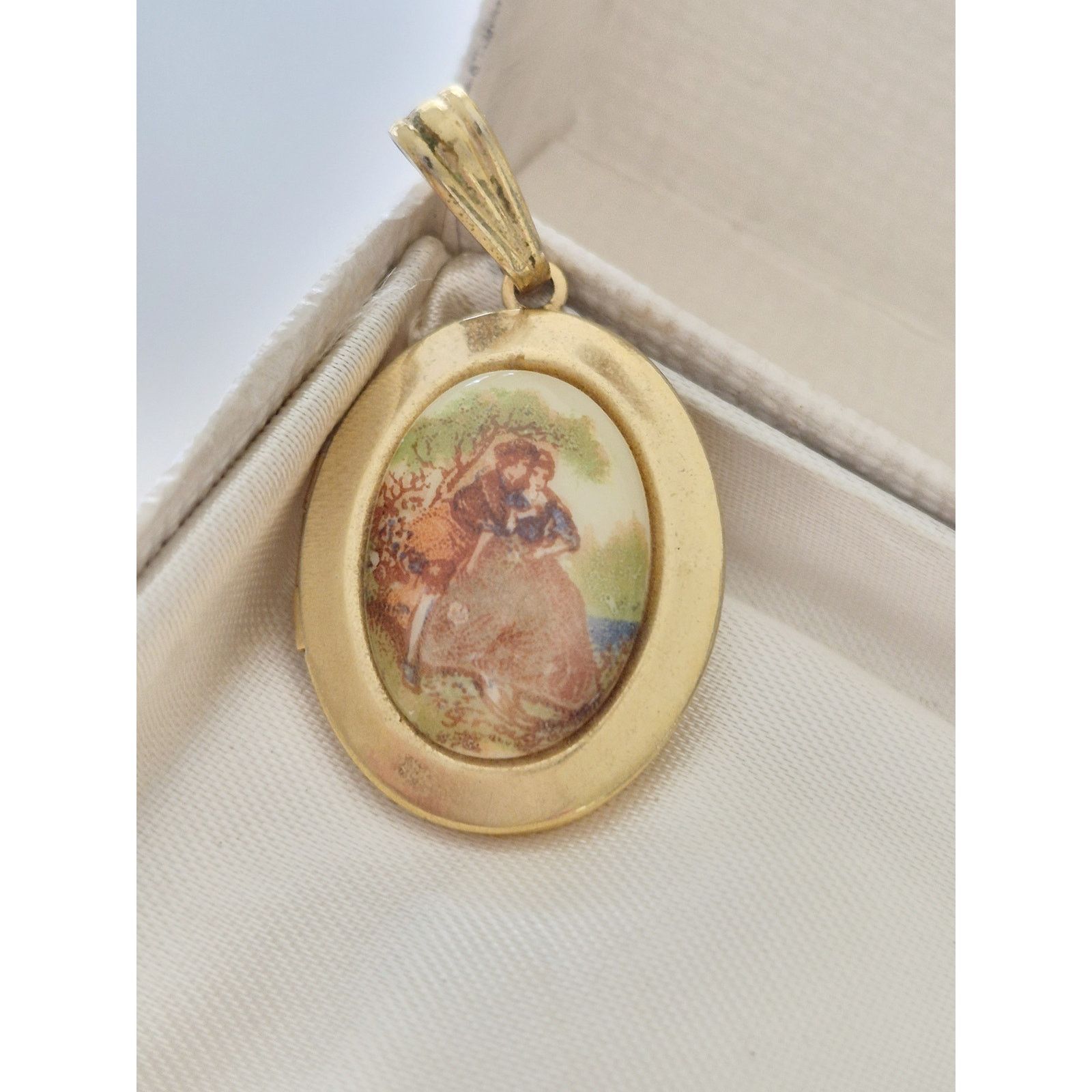 Other Vintage Porcelain Victorian Locket Size ONE SIZE - 1 Thumbnail