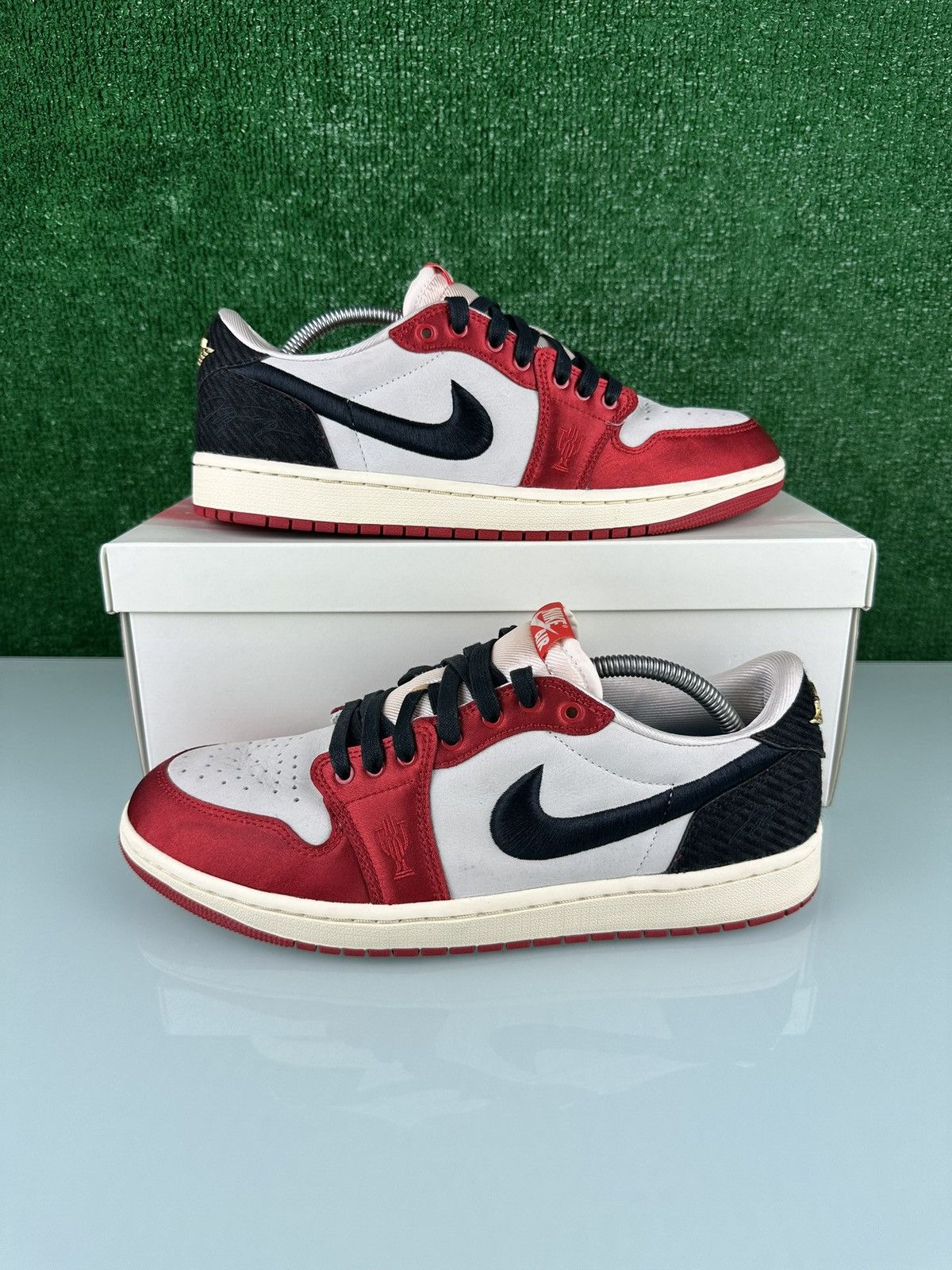Jordan Brand Jordan 1 Retro OG SP Low Rookie Card - Away Size US 10.5 / EU 43-44 - 2 Thumbnail