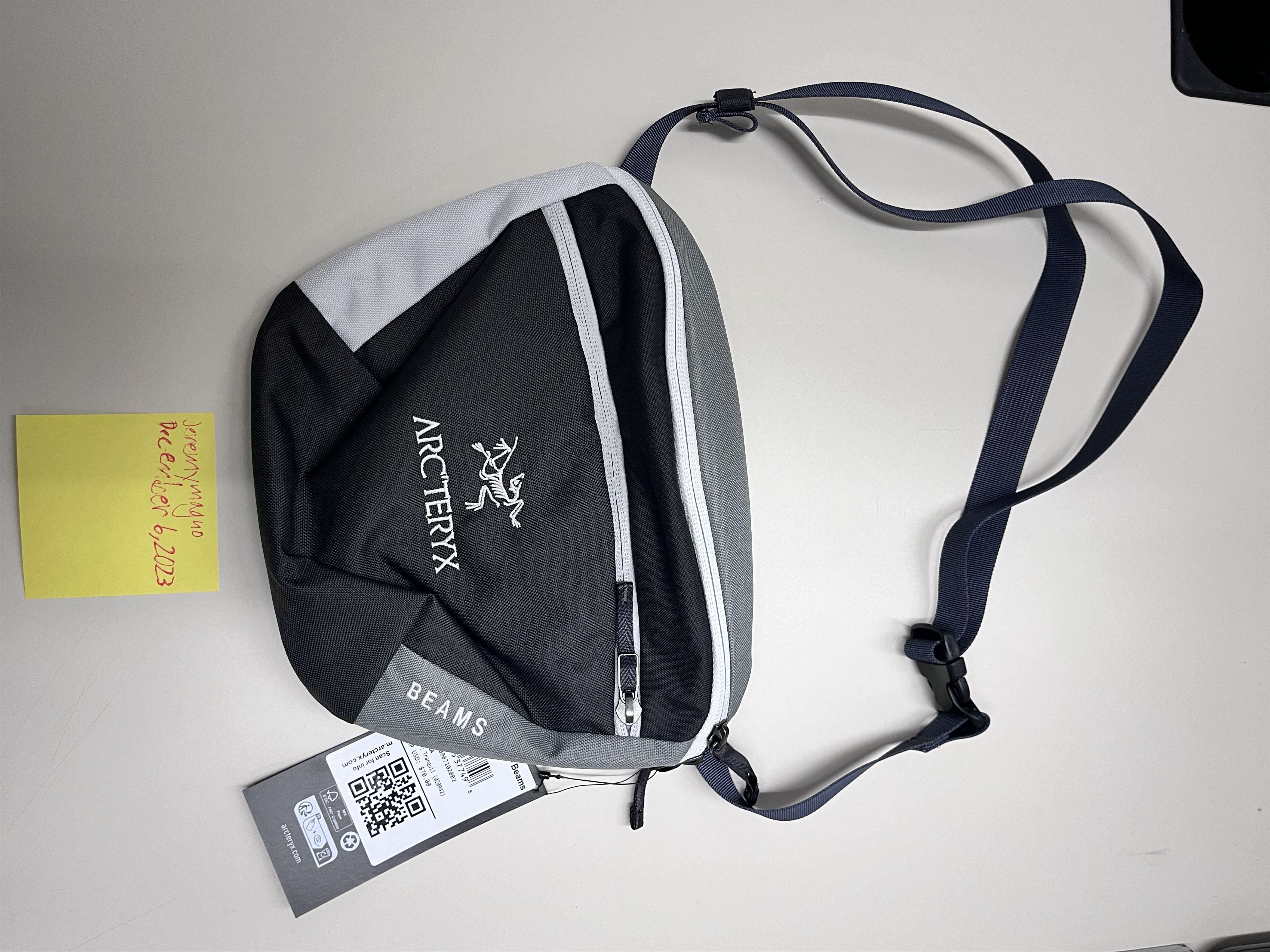 image of Beams Arcteryx 2023 Mantis 2.5L Waist Pack in Black White Grey, Men's