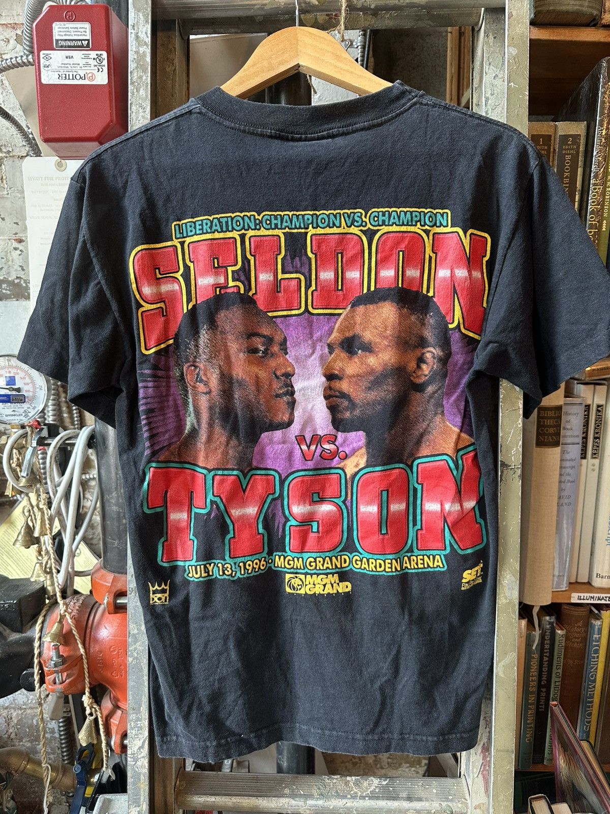 Vintage VTG Mike Tyson Seldon Fight 1995 Medium T-Shirt Rap Tee Size US M / EU 48-50 / 2 - 1 Thumbnail