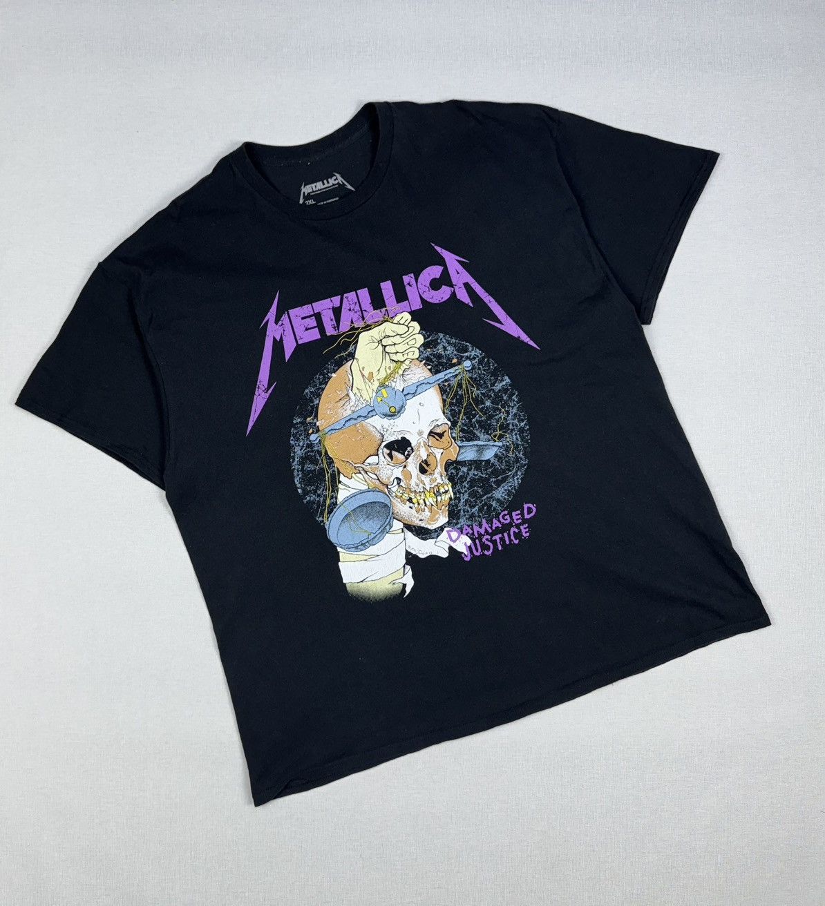 Metallica × Vintage Men’s Vintage Metallica Damaged Justice T-shirt size 2XL Size US XXL / EU 58 / 5 - 1 Thumbnail
