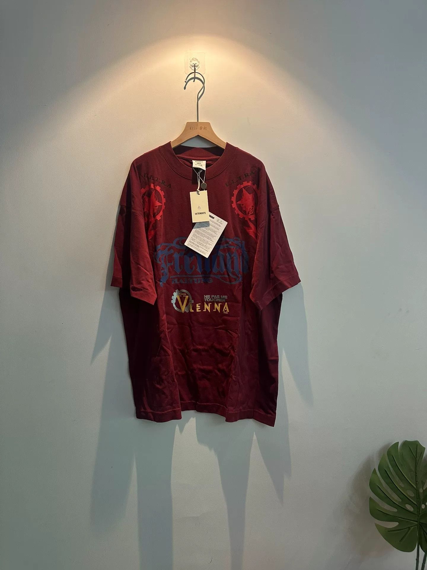 Vetements unique vetements short sleeve graphic tee Size US XS / EU 42 / 0 - 1 Thumbnail