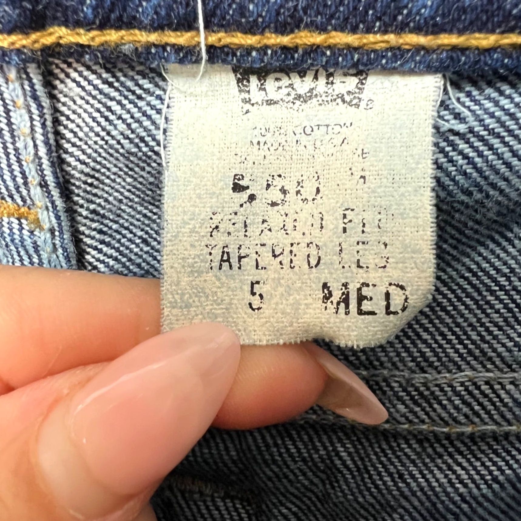 Levi's VINTAGE Levi's 550 Jeans Women 5 Relaxed Medium Blue Denim 90s Pockets 5-Pocket Style Regular Waist 26 Inseam 30 Inseam Size 27" / US 4 / IT 40 - 4 Thumbnail