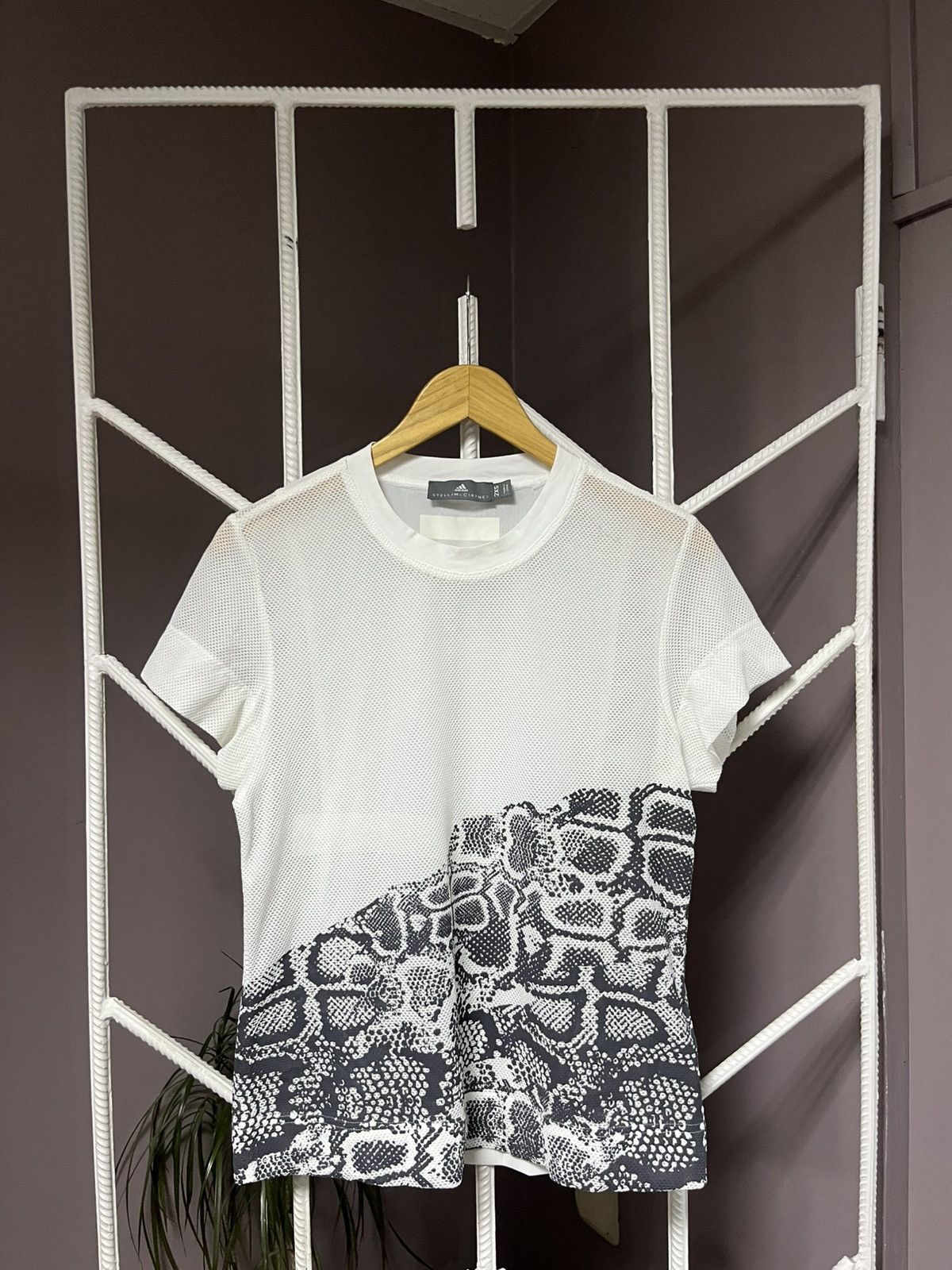 Adidas × Stella McCartney Vintage Adidas Stella McCartney Mesh Tee Size M / US 6-8 / IT 42-44 - 1 Thumbnail