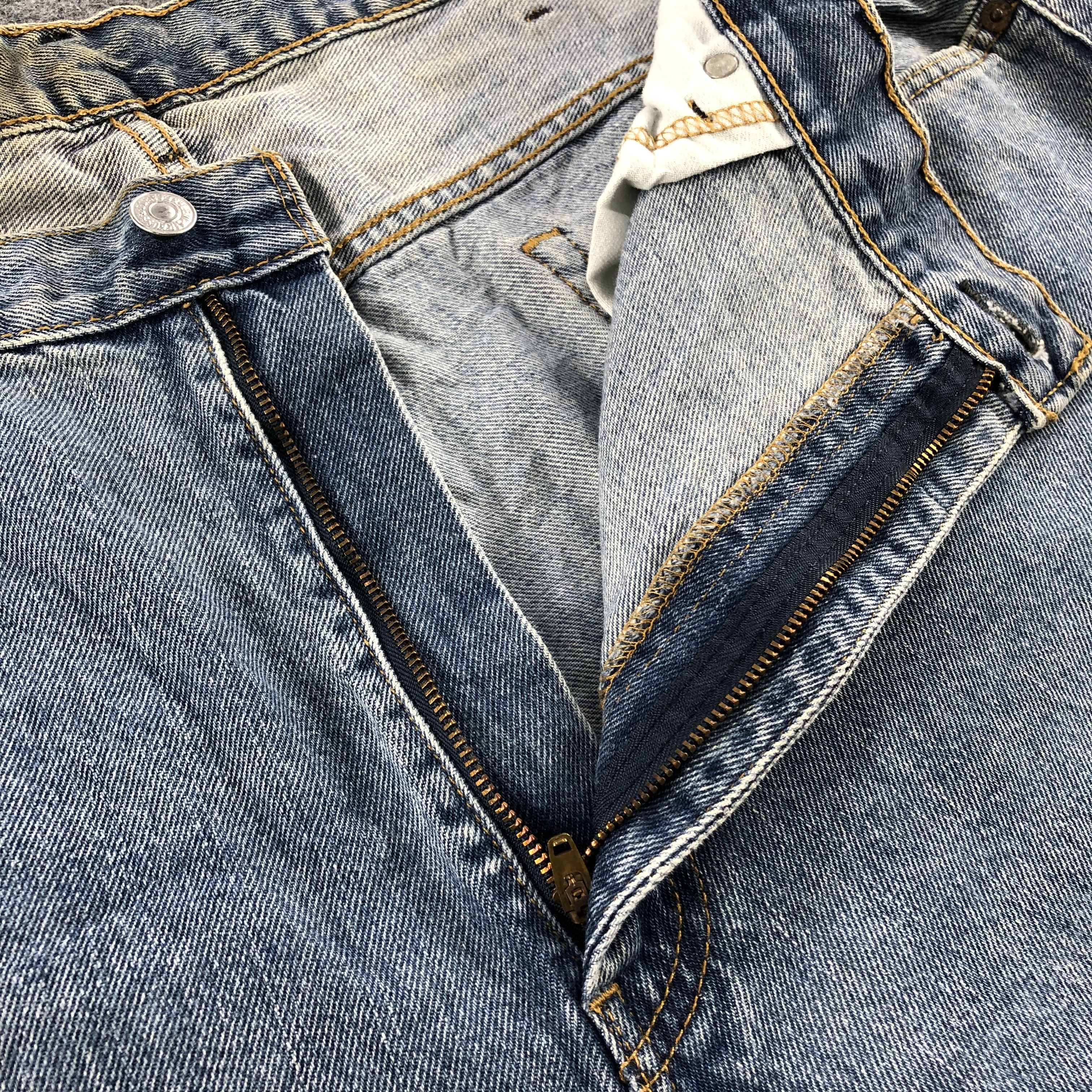 Levi's Vintage Levis 560 Light Wash Jeans- J1324 Size US 43 - 8 Thumbnail