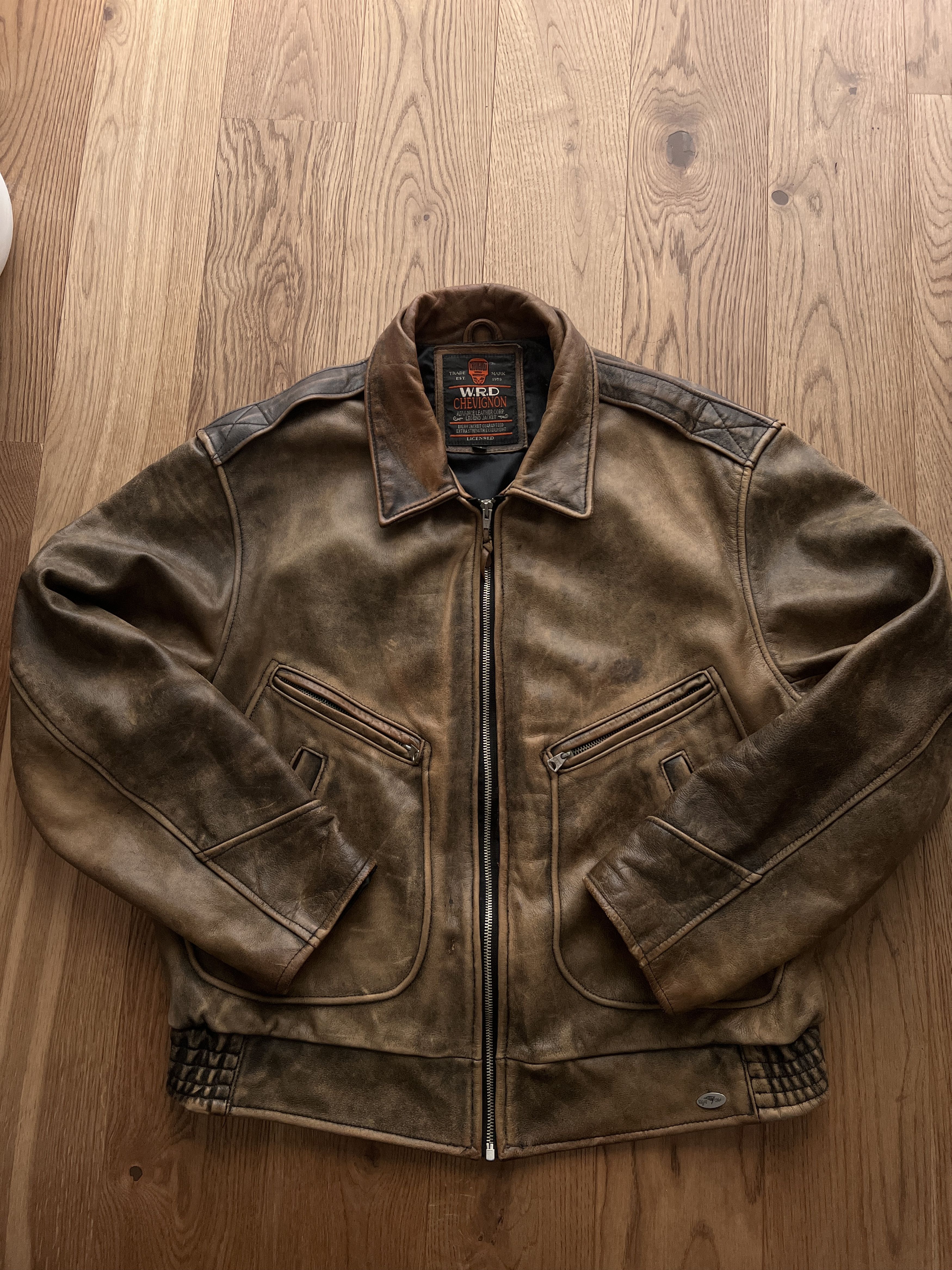 CRAZY! True faded leather bomber jacket vintage 90s baggy