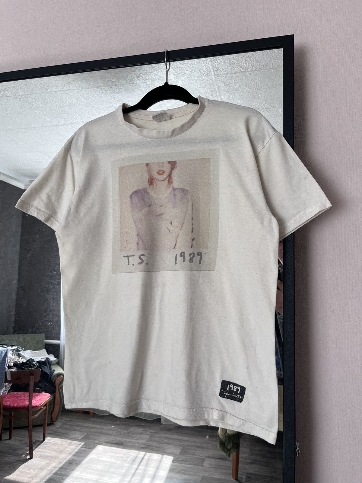 Band Tees Vintage 1989 Taylor Swift world Tour Tee Size US S / EU 44-46 / 1 - 1 Thumbnail