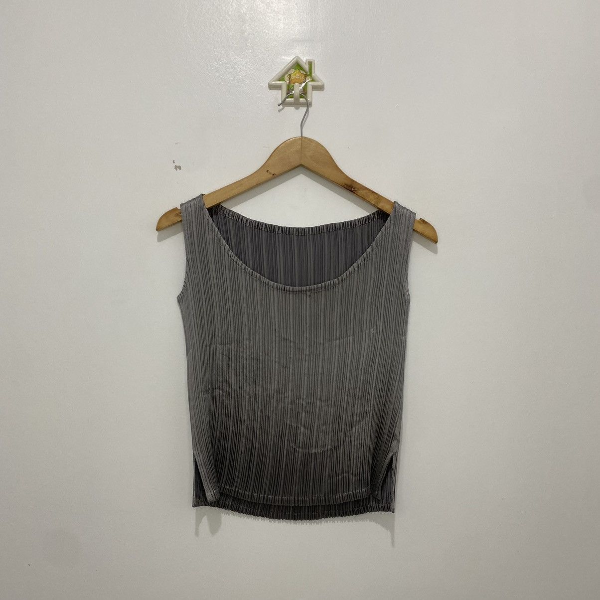 Issey Miyake × Pleats Please Issey Miyake Issey Miyake Pleated Sleeveless Top Size S / US 4 / IT 40 - 1 Thumbnail
