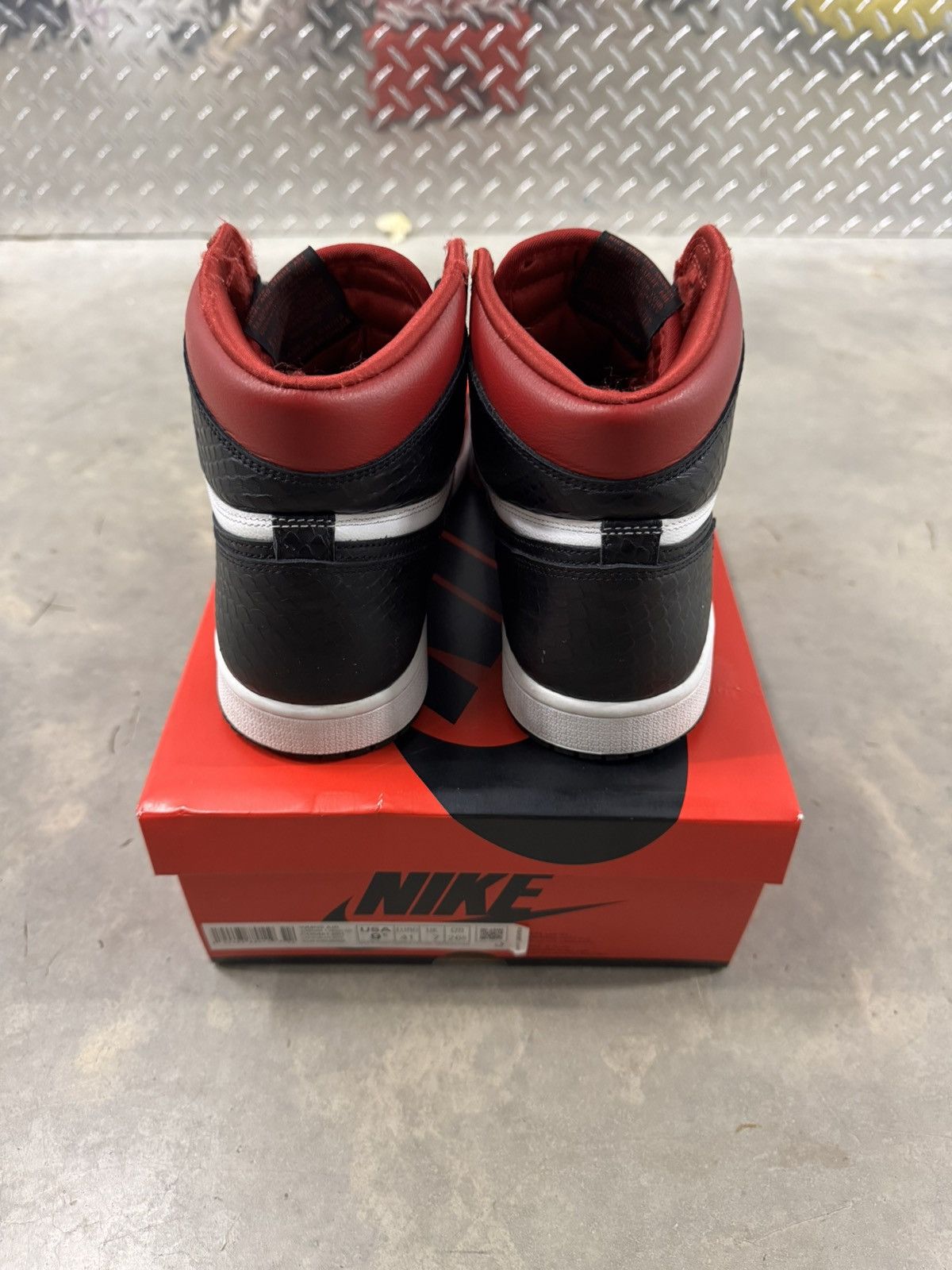 Jordan Brand Jordan 1 Retro High OG WMNS Satin Snakeskin Size 9.5W Size US 9.5 / IT 39.5 - 5 Thumbnail