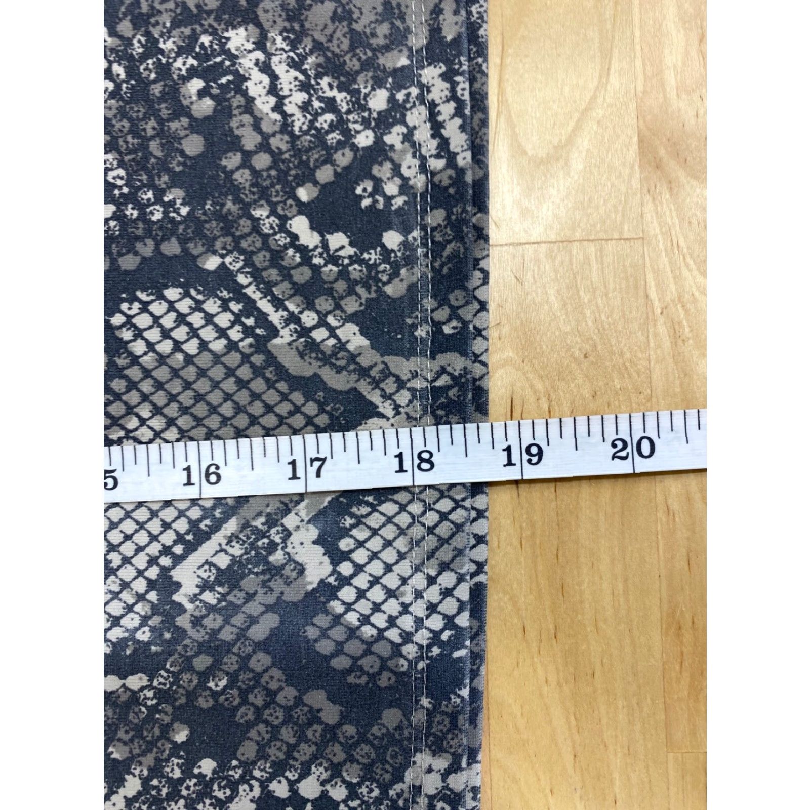 Zara Zara Blouse Shirt Women V-Neck Sleeveless Satin Polyester Multicolor Animal Print Top Size S (Regular) 1196 Size S / US 4 / IT 40 - 5 Thumbnail