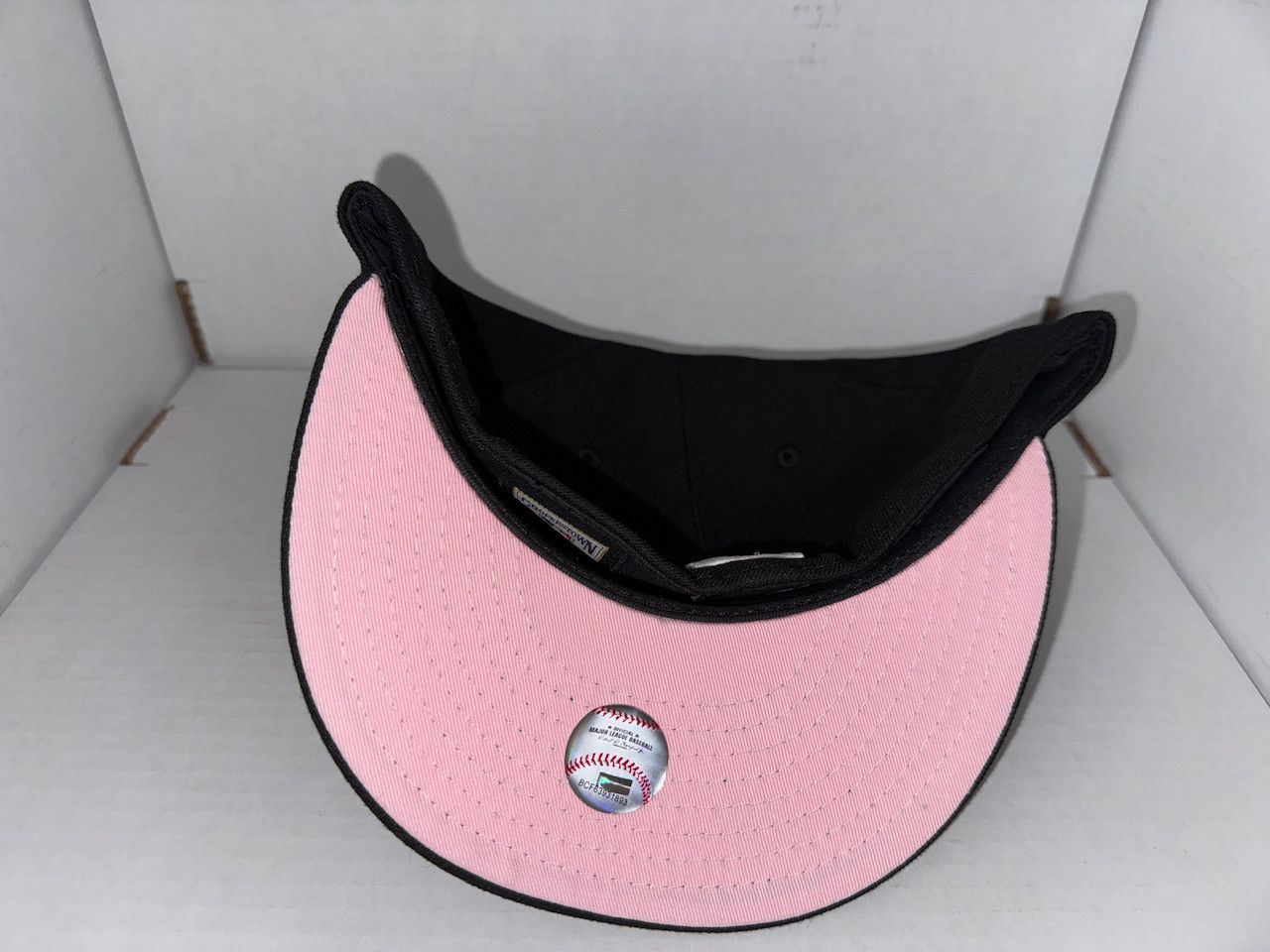 New Era NY Yankees Fitted, Black (Size 7 1/2) Size ONE SIZE - 4 Thumbnail