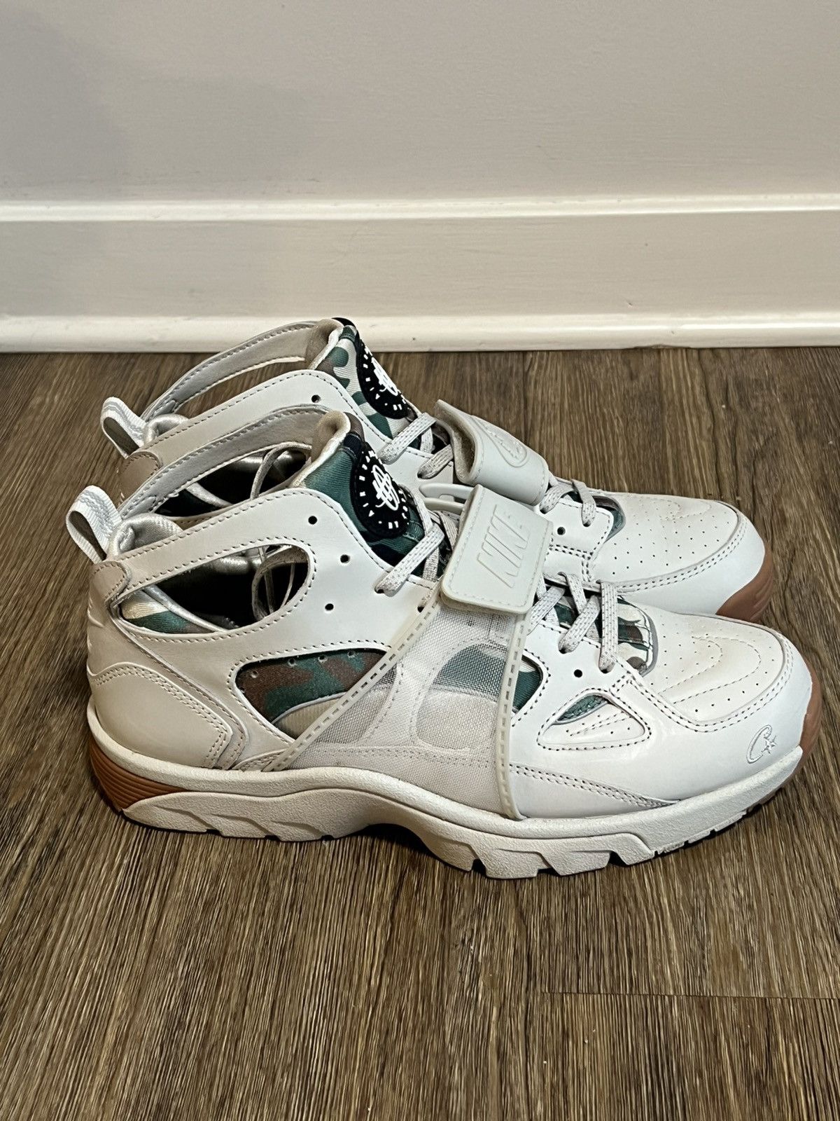 Corteiz × Nike Corteiz Nike Air Trainer Huarache Light Bone Size US 9.5 / EU 42-43 - 3 Thumbnail