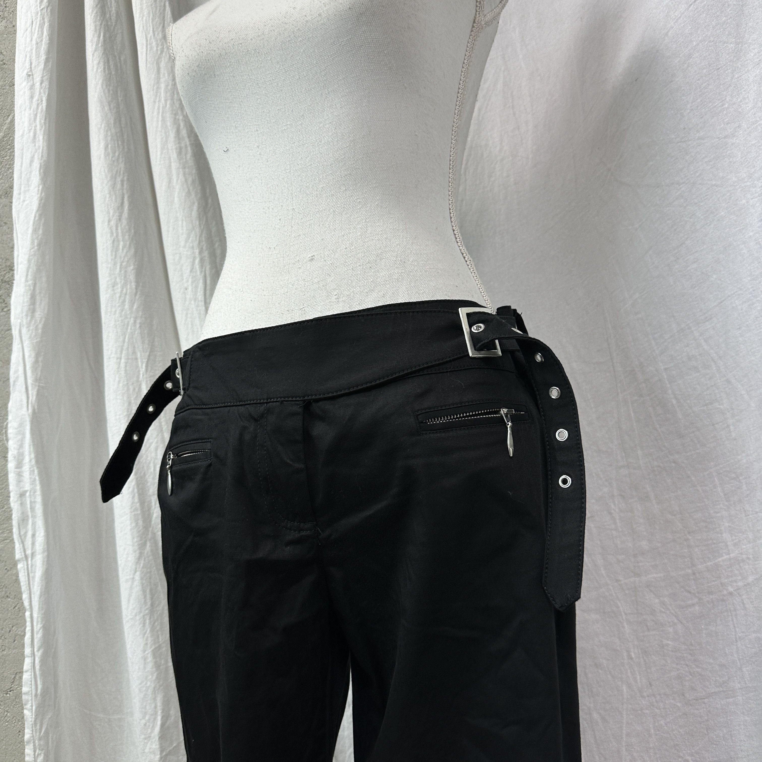 Vintage Vintage Casual Preppy Capri Buckled Shorts 00s Size 26" / US 2 / IT 38 - 3 Thumbnail