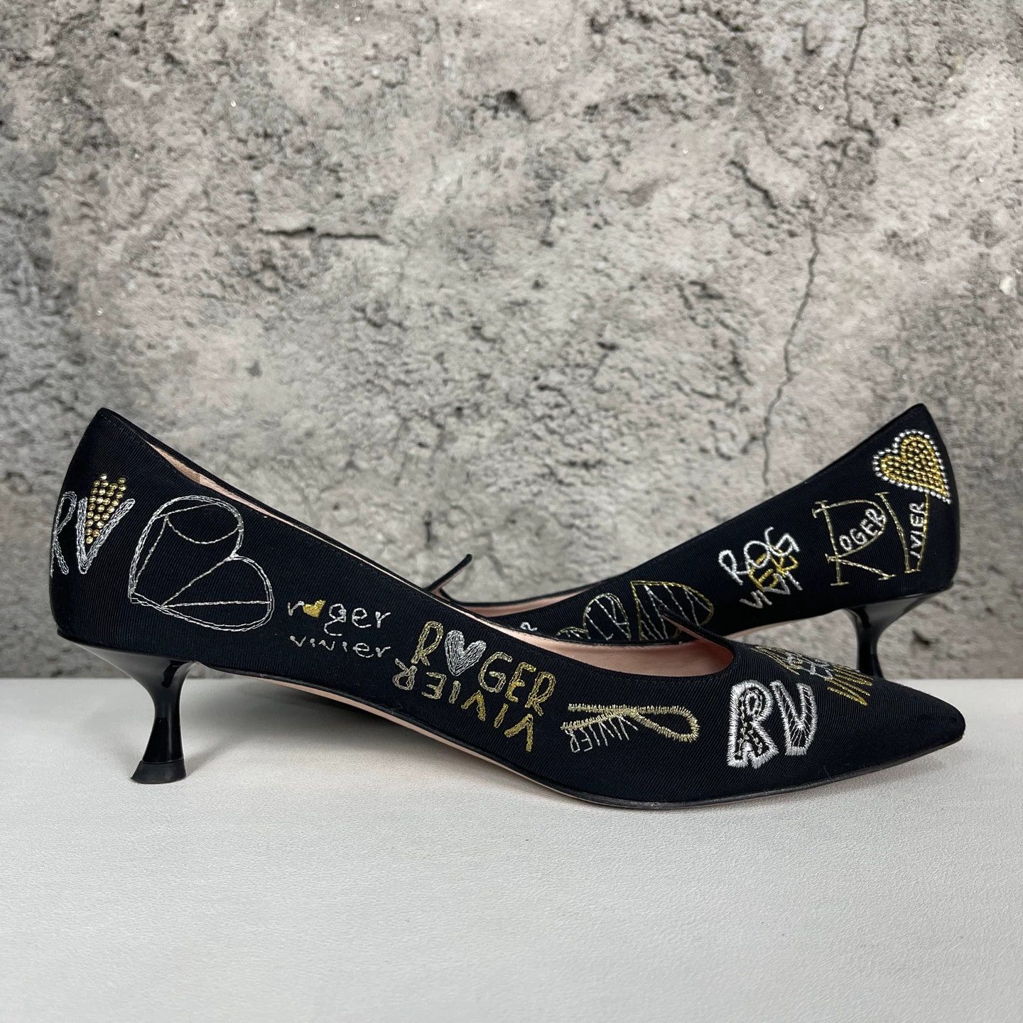 Roger Vivier RV Kitten Heel Pumps Size 36 Size US 5.5 / IT 35.5 - 5 Thumbnail