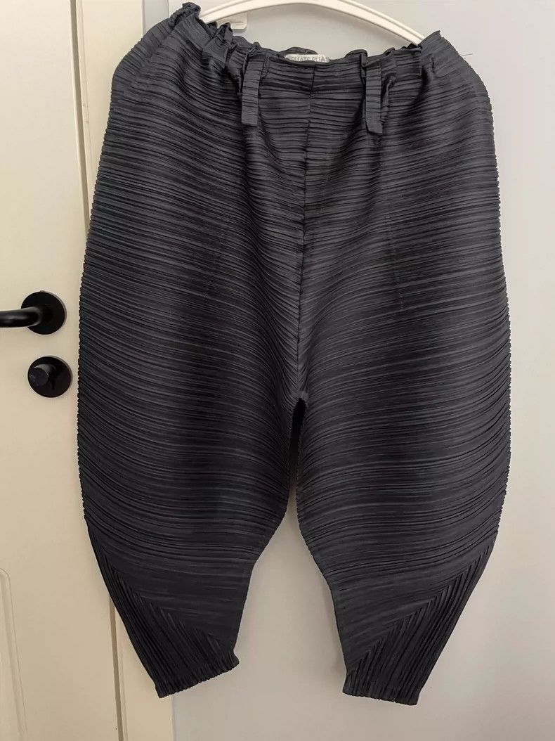 Issey Miyake Issey Miyake size:3 Dark grey horizontal striped chicken l Size 22" - 1 Thumbnail