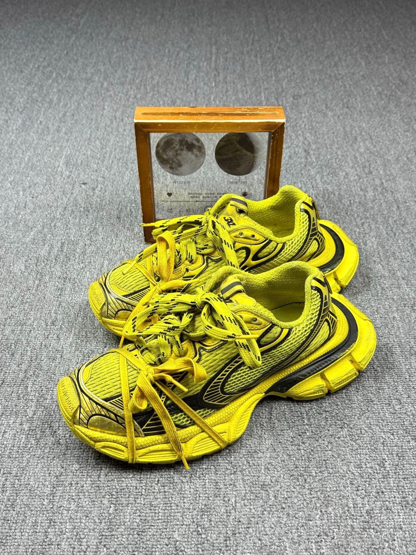Balenciaga Balenciaga Yellow Lowtop Sneakers 9 Men Size US 9 / EU 42 - 1 Thumbnail