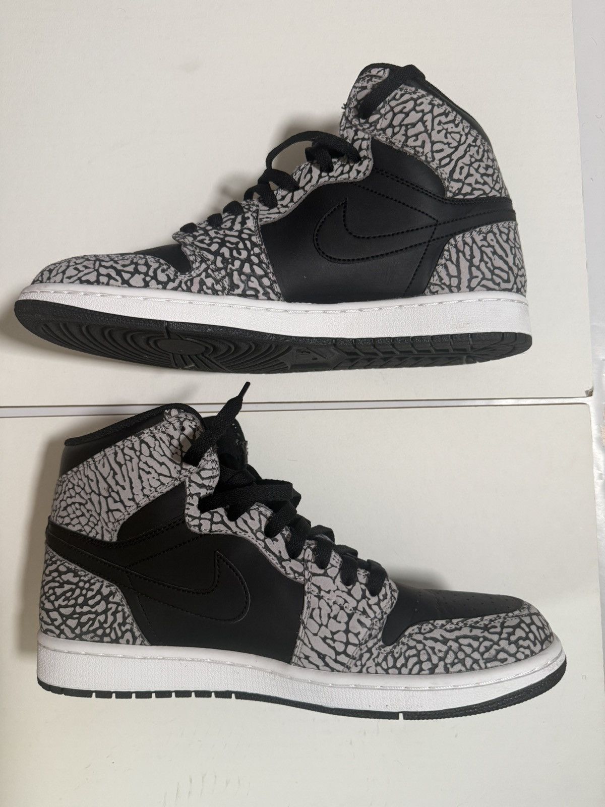 Jordan Brand Jordan 1 High - Black/Elephant Size US 11.5 / EU 44-45 - 3 Thumbnail