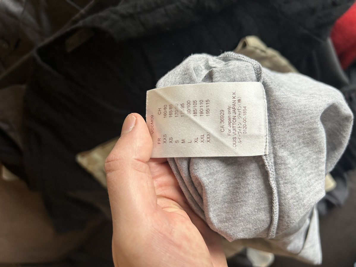 Louis Vuitton Grey Paint Splatter Logo T-Shirt Size US S / EU 44-46 / 1 - 10 Thumbnail