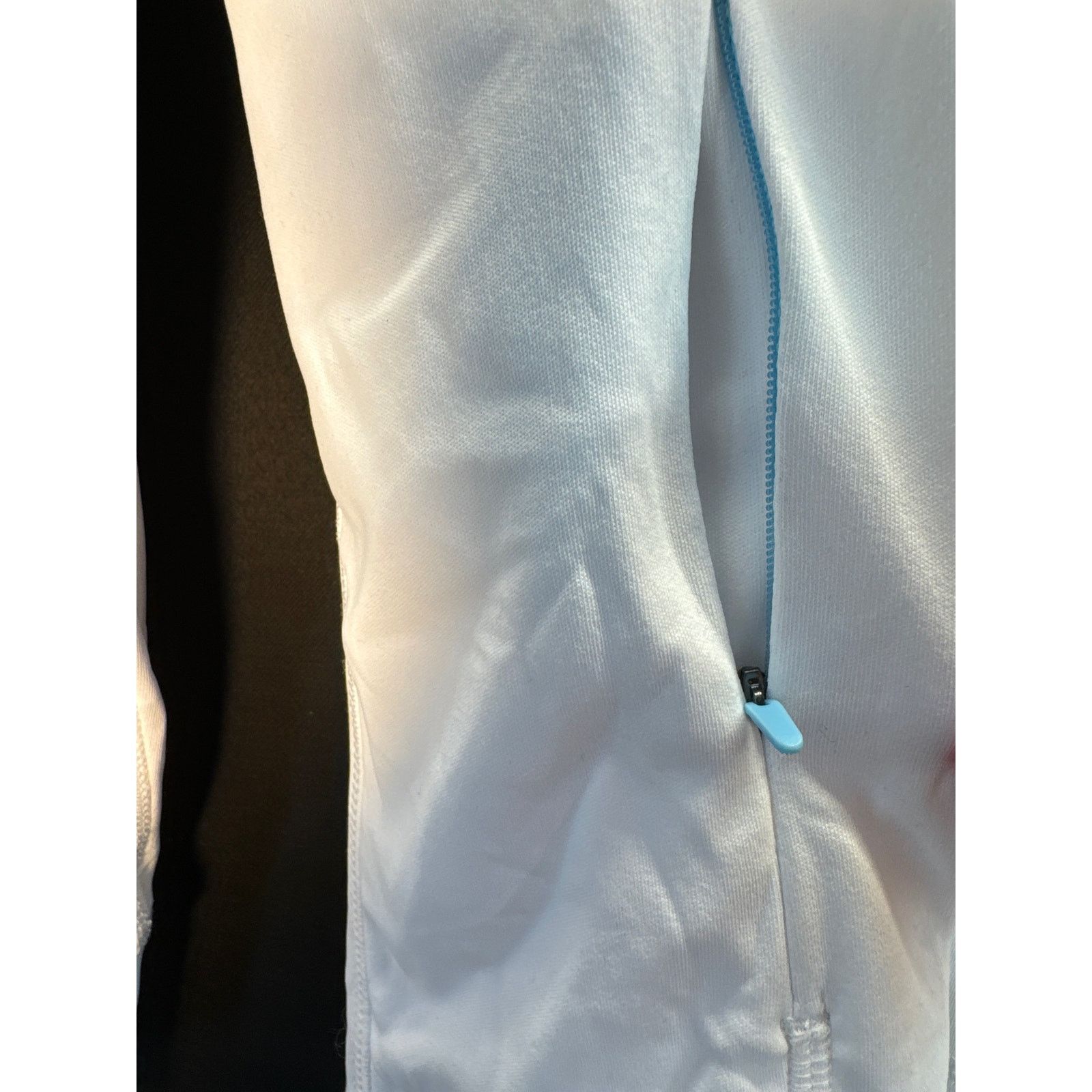 Chubbies Chubbies (Sample) White Sunhoodie Thumbholes UPF50+ men sz M Size US M / EU 48-50 / 2 - 4 Thumbnail