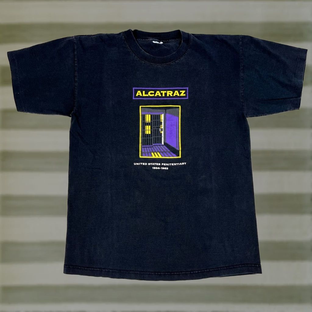 Vintage Men's Vintage 90s T-Shirt Alcatraz United States Penitentiary 1934-1963 Black Cotton M Short Sleeve Crew Neck Graphic Print Double-Sided Mens Size US M / EU 48-50 / 2 - 1 Thumbnail