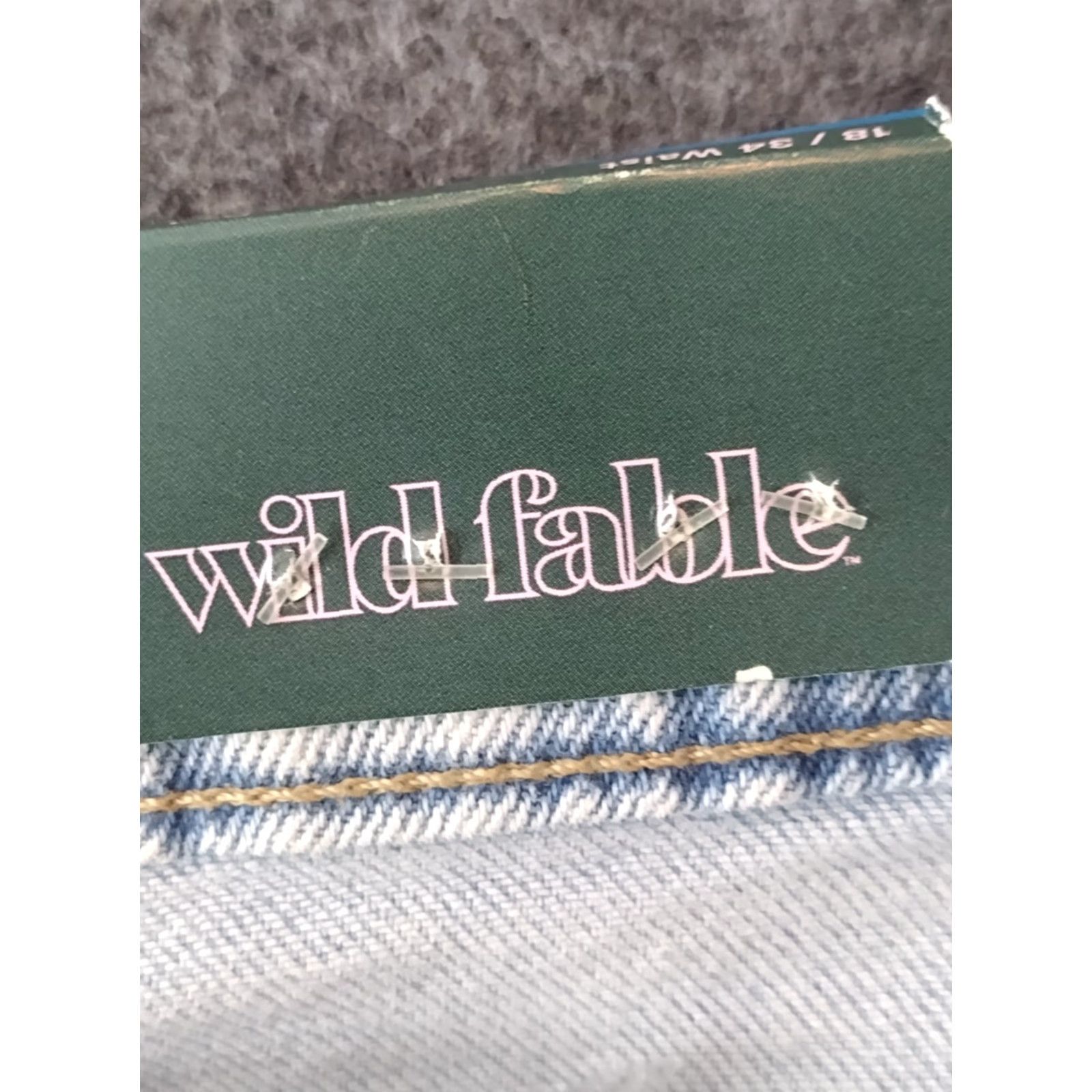 Vintage Wild Fable Jeans Women's 18 Light Wash High Rise Mom 90s Distressed Denim Blue 5-Pocket Jeans Womens SIZE 18 28in Inseam Size 40" / US 18 - 5 Thumbnail