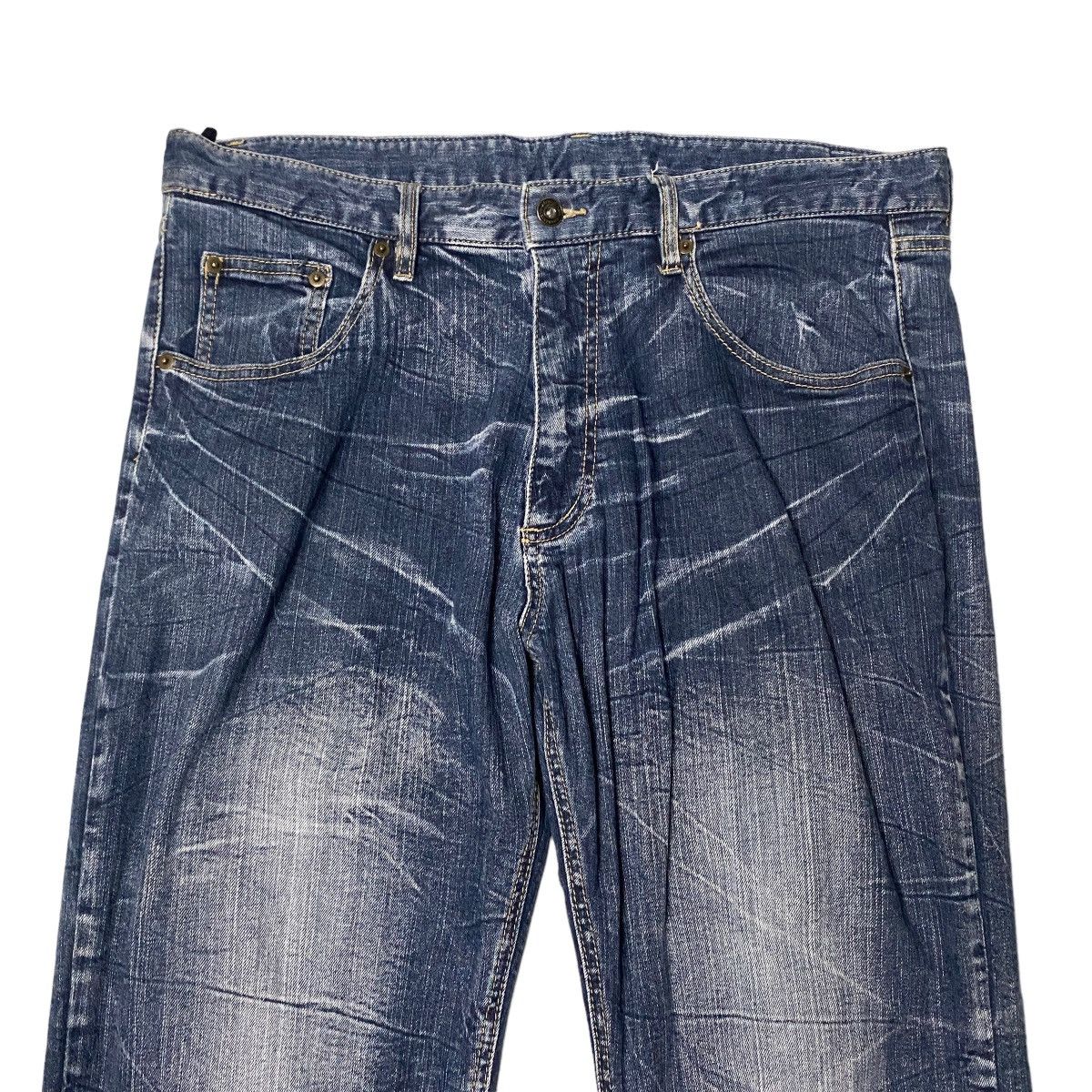 2000\'s Flared Big Whiskered Straight Cut Jeans
