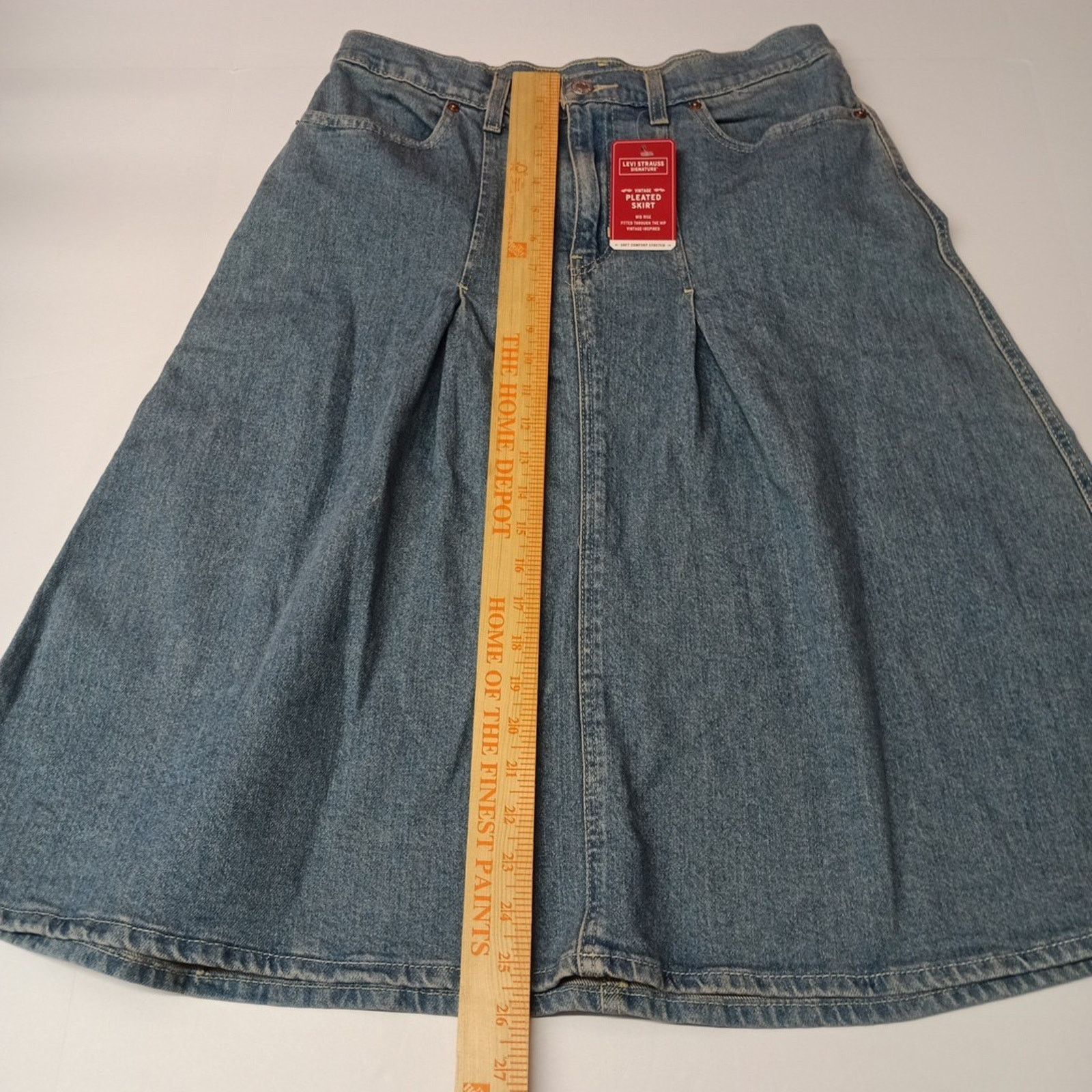 Levi's Levi Strauss Blue Denim Pleated Skirt Women's Size 4 W27 Size 27" / US 4 / IT 40 - 2 Thumbnail