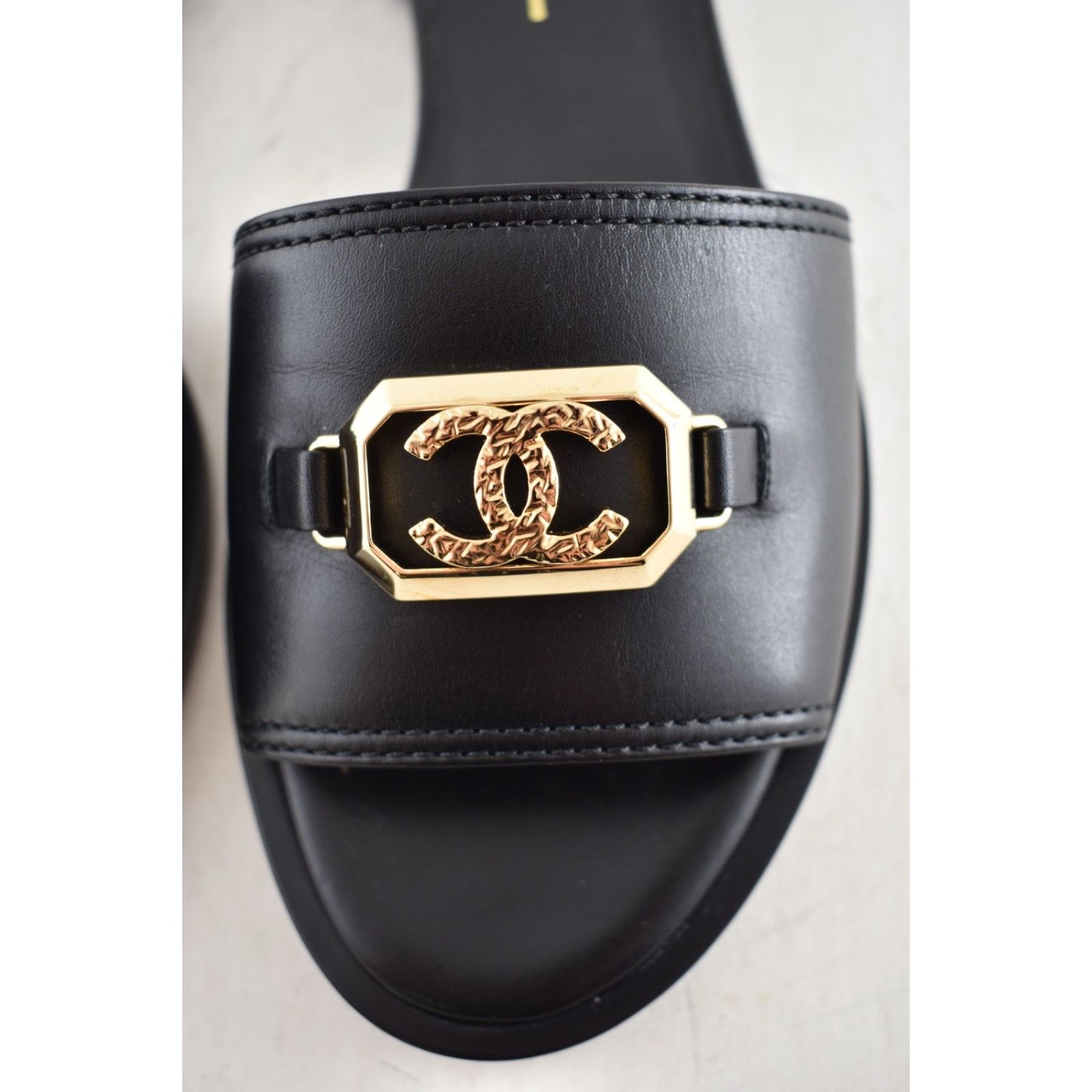 Chanel Chanel Black Shiny Calfskin Gold CC Mule Slides Sandals 38 Size US 8 / IT 38 - 9 Thumbnail