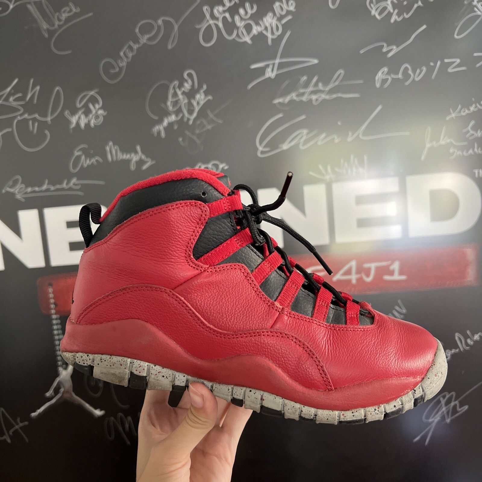 Nike Size 6Y - Jordan 10 Retro Bulls Over Broadway 2015 Size US 6 / EU 39 - 1 Thumbnail