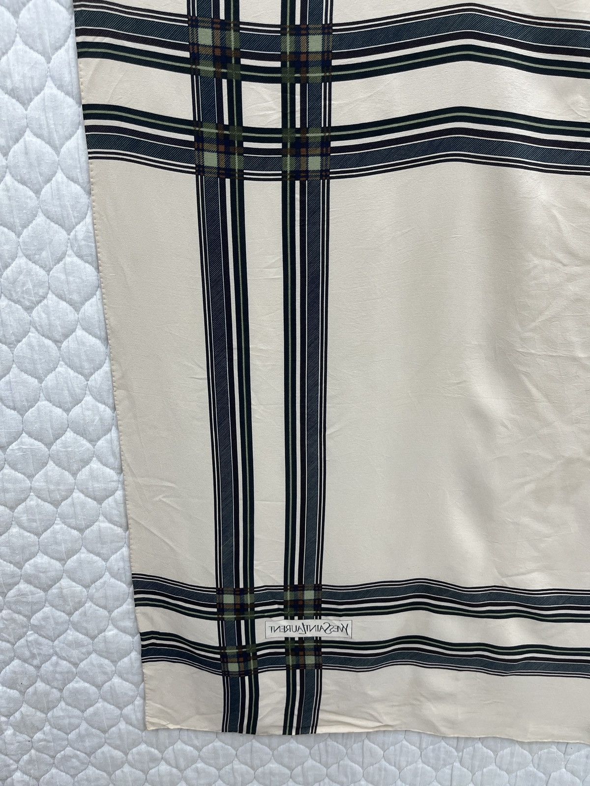 Yves Saint Laurent 🔥🔥🔥STEALS YVES SAINT LAURENT SILK SCARF Size ONE SIZE - 12 Thumbnail
