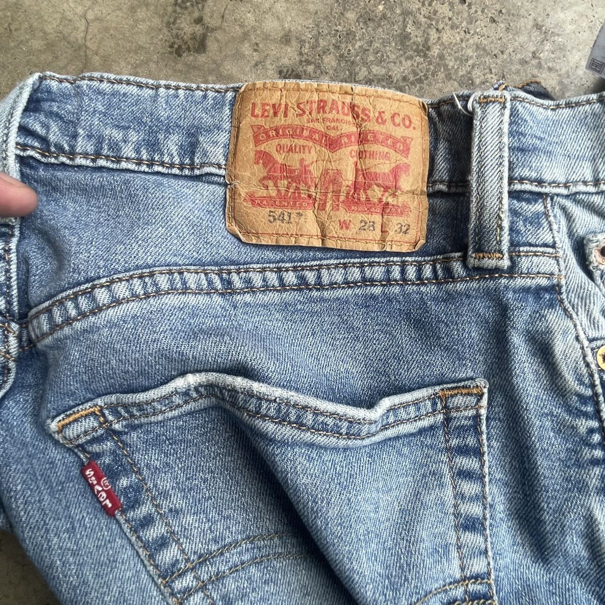 Levi's Vintage Clothing 🔥Vintage Levis 541 Stoned Washed Ripped Distress Denim Jeans Size US 29 - 10 Thumbnail
