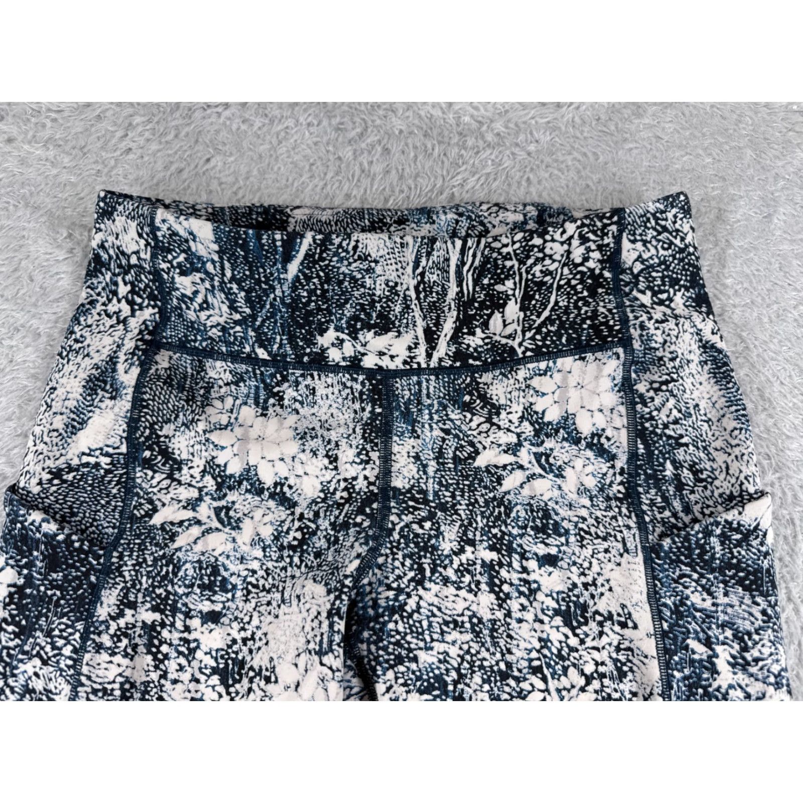 Lululemon Lululemon Women's Speed Up Tight Pants Full On Luxtreme 6 Blue White Floral 28" Yoga Activewear Size 28" / US 6 / IT 42 - 4 Thumbnail