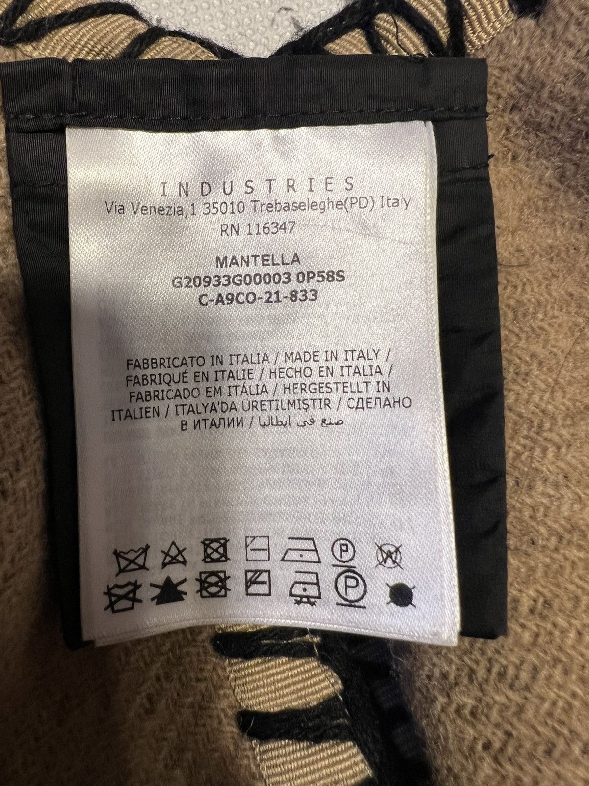Moncler Moncler Mantella Logo Wool Blend Cape in Sand Size ONE SIZE - 4 Thumbnail