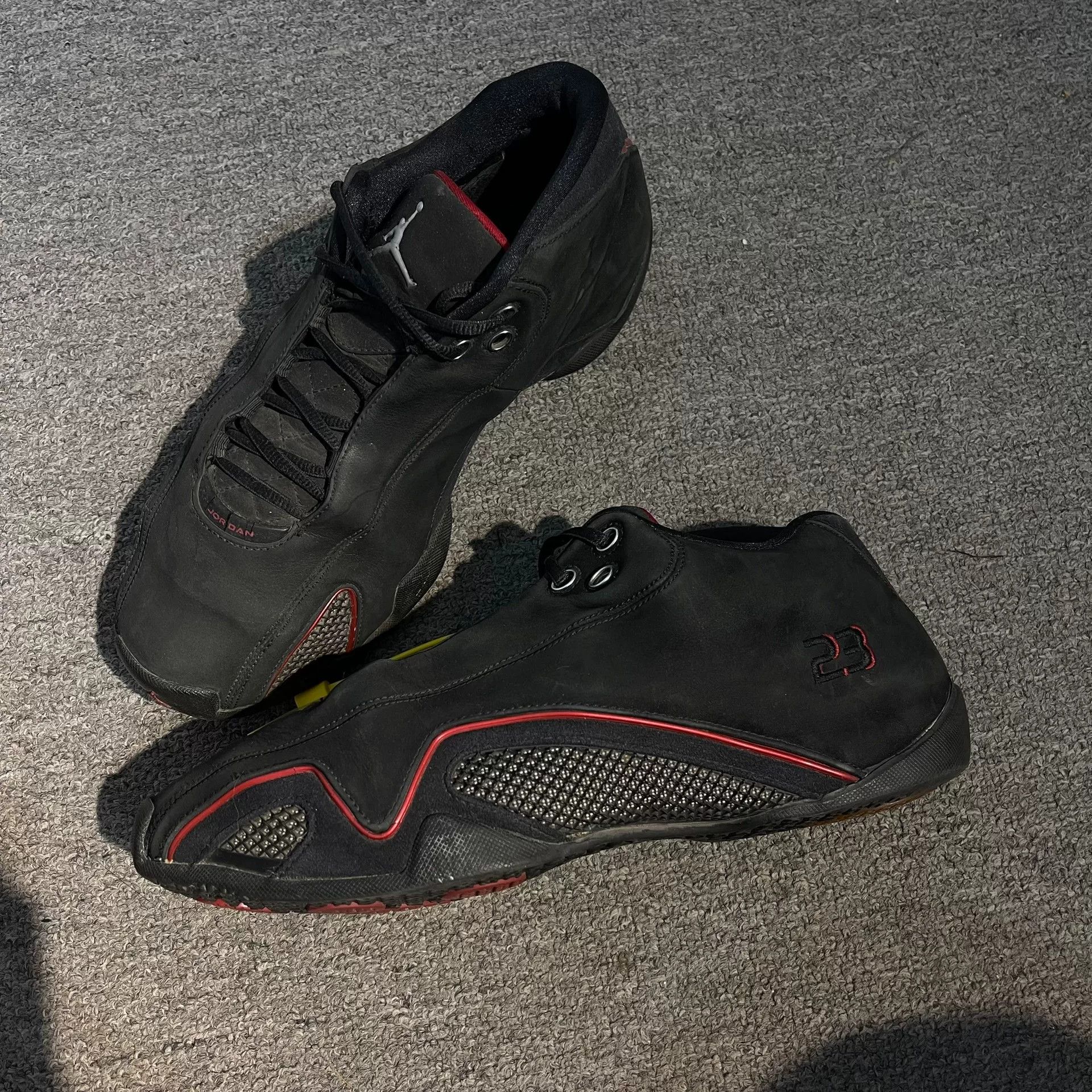 Jordan Brand Jordan Brand Black Lowtop Sneakers 11 Men Size US 11 / EU 44 - 1 Thumbnail