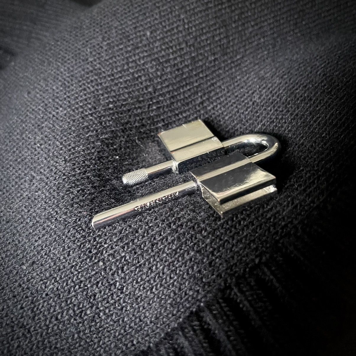 Givenchy Givenchy wool padlock cardigan Size US S / EU 44-46 / 1 - 15 Thumbnail