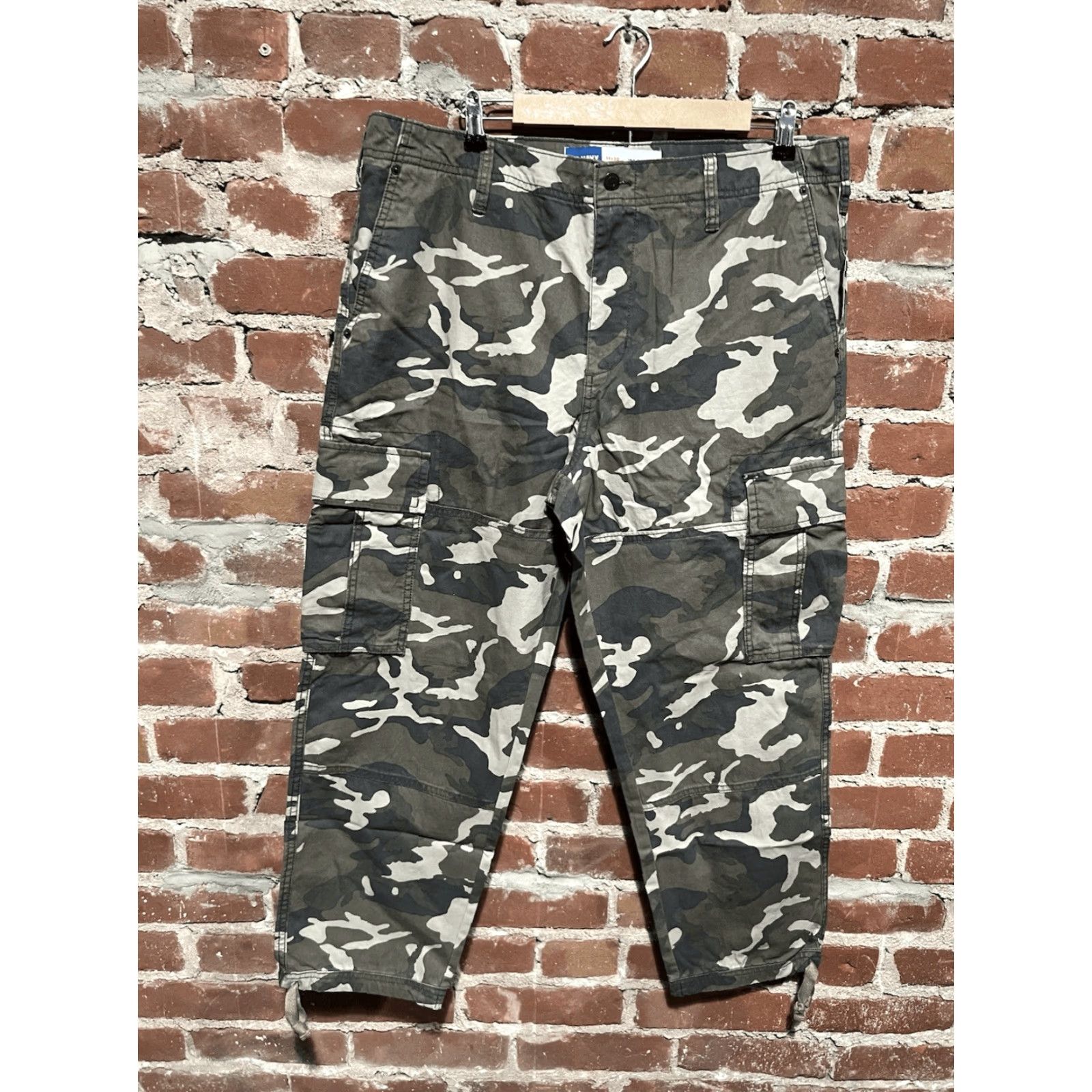 Old Navy Old Navy Mens Green Camo Cargo Pants 38 x 30 Size US 38 / EU 54 - 2 Thumbnail