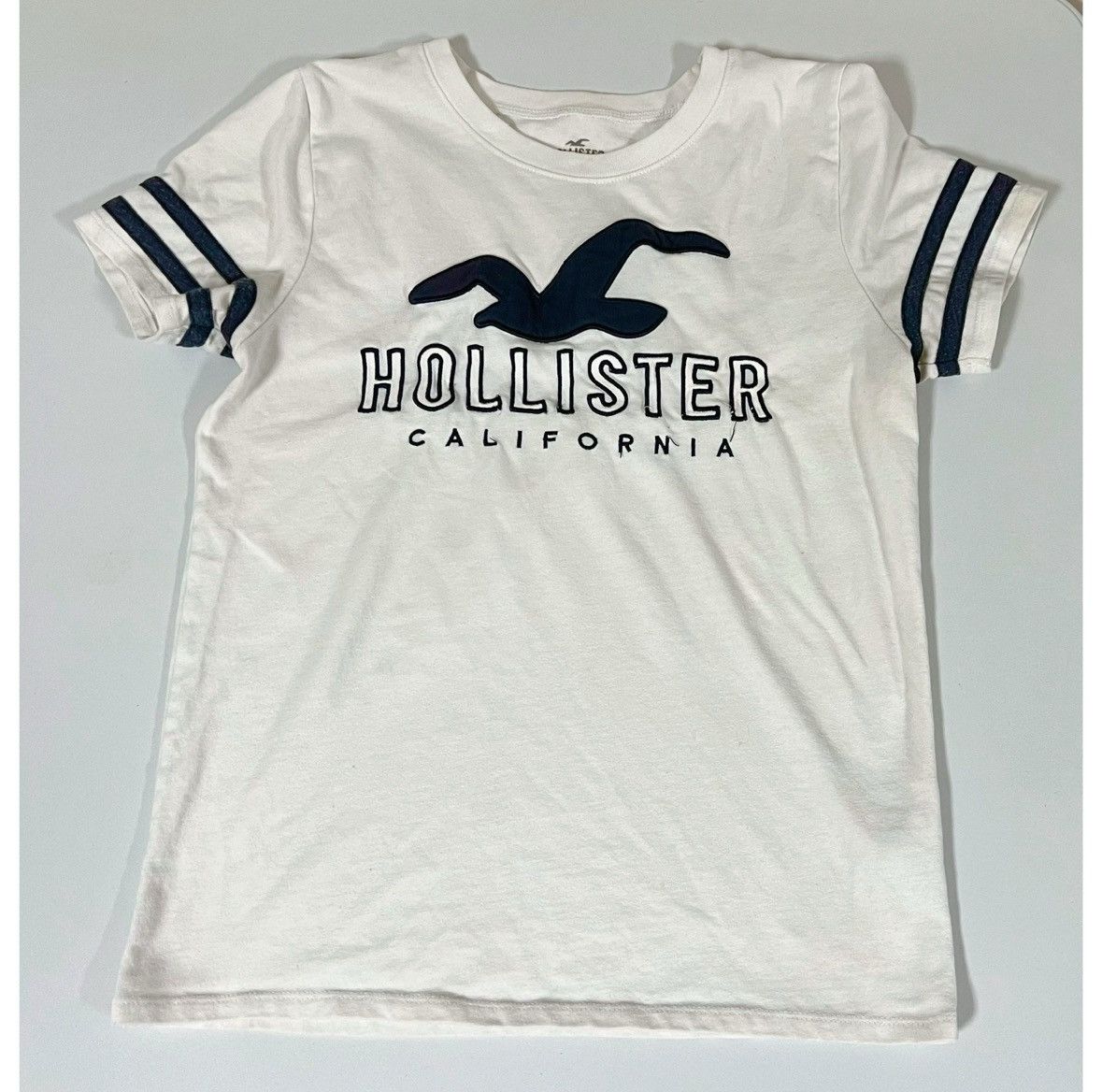 Hollister Hollister White Navy Blue Graphic Tee T-Shirt Top Size S 🤍✨ Size S / US 4 / IT 40 - 3 Thumbnail