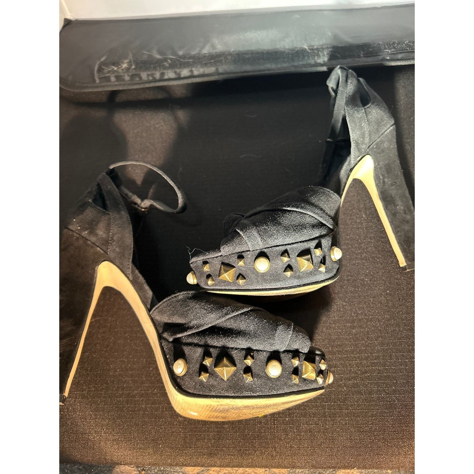 Guess Guess Black Suede Studded Platform Heels Knot Peep Toe 8M Size US 8 / IT 38 - 5 Thumbnail