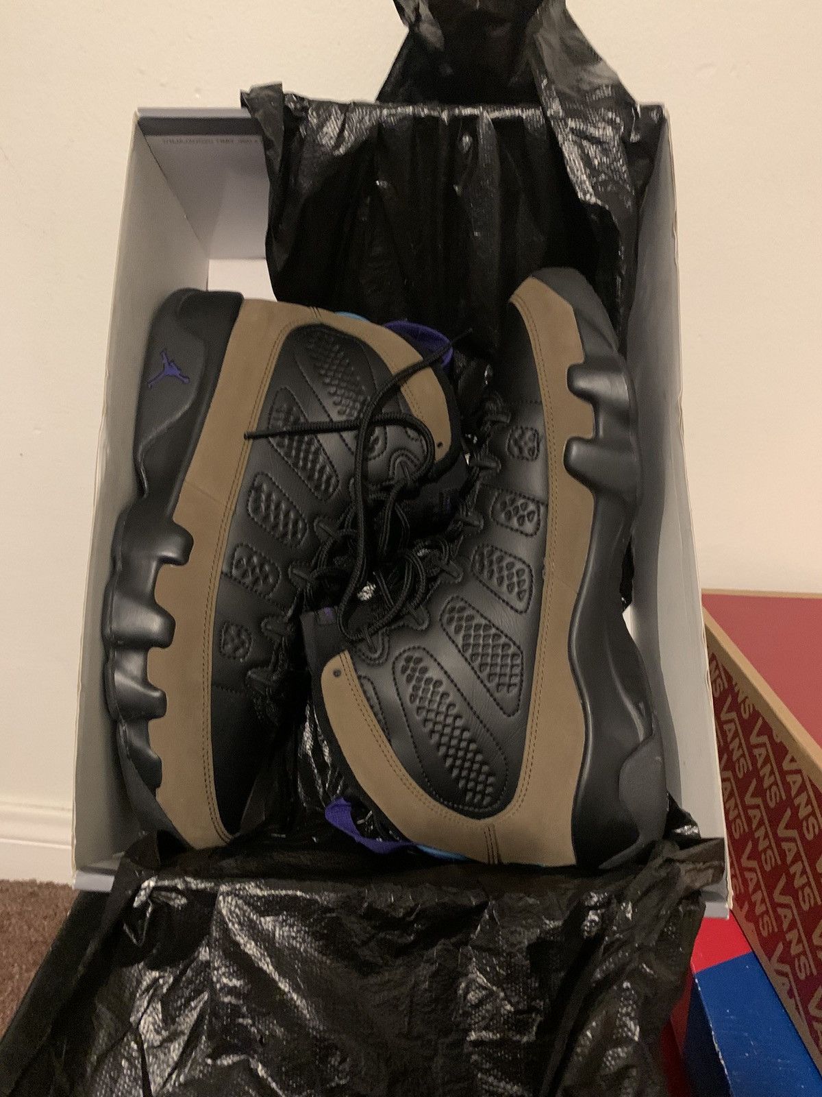Jordan Brand Retro jordan 9 olive concords size 11 Good condtion Size US 11 / EU 44 - 1 Thumbnail