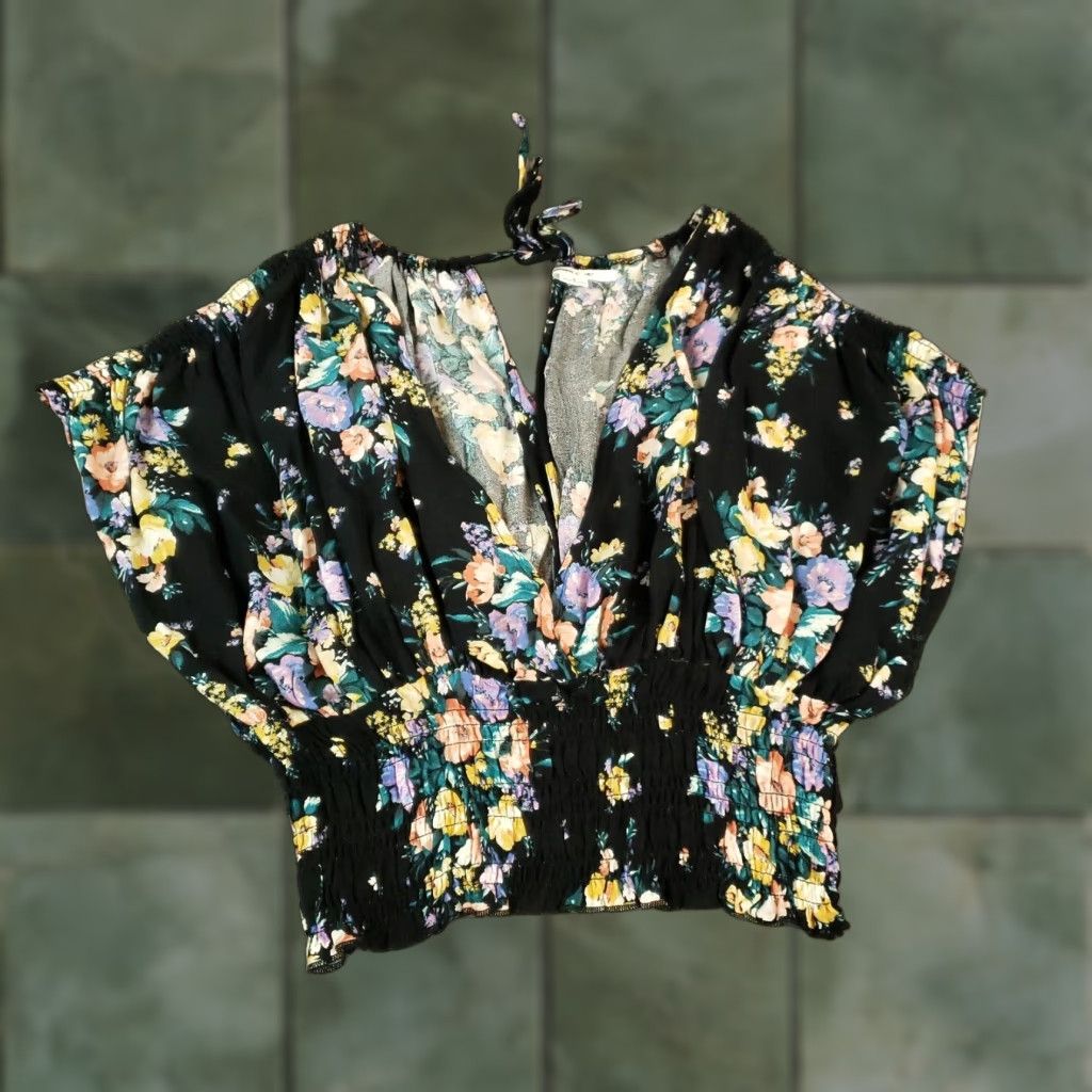 O'Neill VINTAGE O'Neill Top Womens Small Black Floral Sleeveless V-Neck Ruffles Smocked Nec Size S / US 4 / IT 40 - 1 Thumbnail