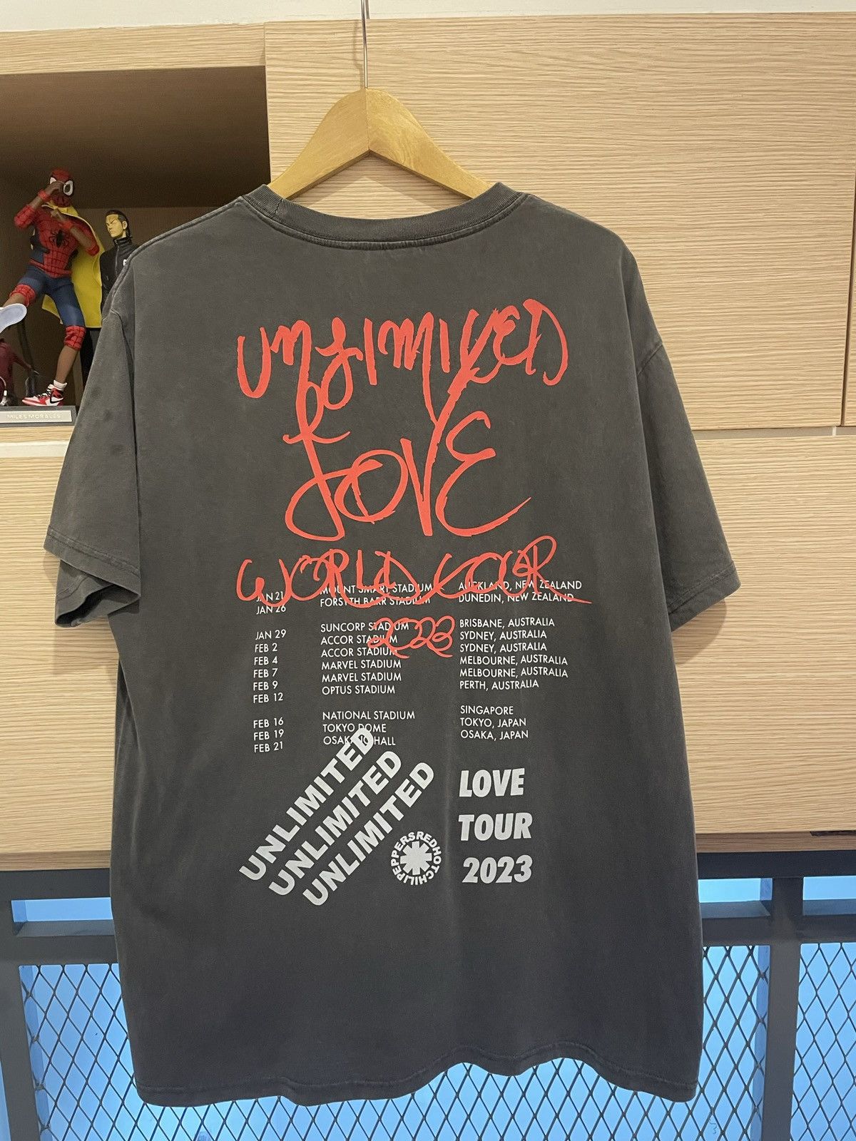 Band Tees Red Hot Chilli Peppers Unlimited Love World Tour 2023 Size US XL / EU 56 / 4 - 4 Thumbnail