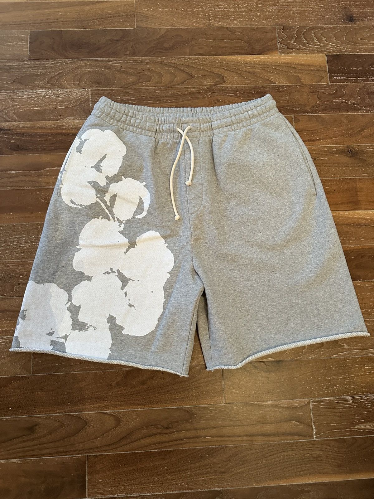 DENIM TEARS Denim Tears Jumbo Wreath Sweat Shorts L Size US 34 / EU 50 - 1 Thumbnail