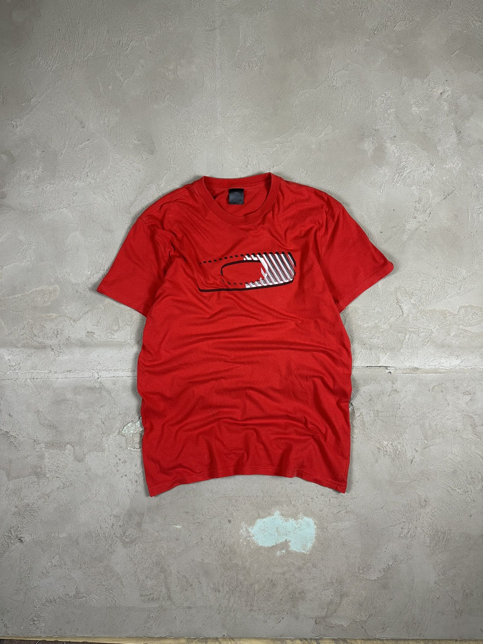 Oakley Vintage Y2k Oakley Circle Logo T-shirt Size US M / EU 48-50 / 2 - 1 Thumbnail
