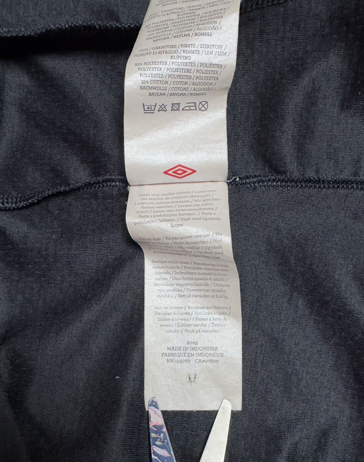Umbro England 2010 2011 Away Football Shirt Soccer Jersey Umbro Size US S / EU 44-46 / 1 - 9 Thumbnail