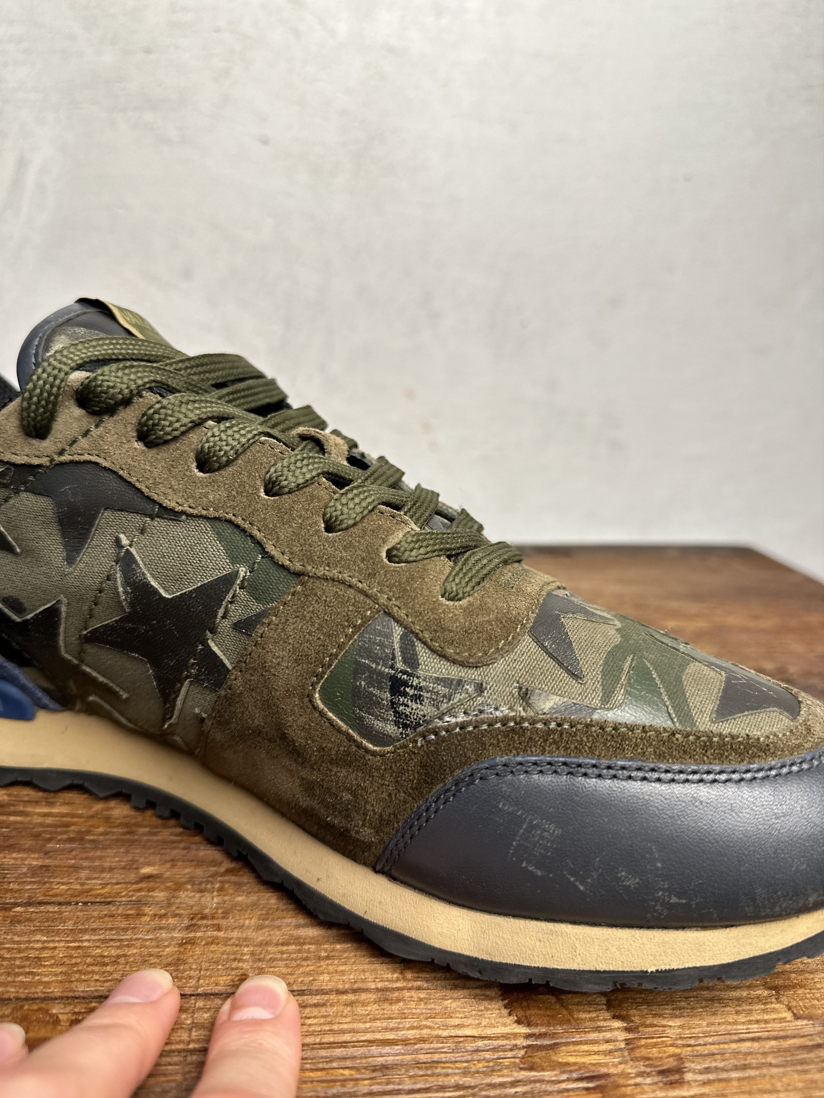 Valentino VALENTINO Star Camo Rockstud Sneakers Khaki Size US 10 / EU 43 - 8 Thumbnail