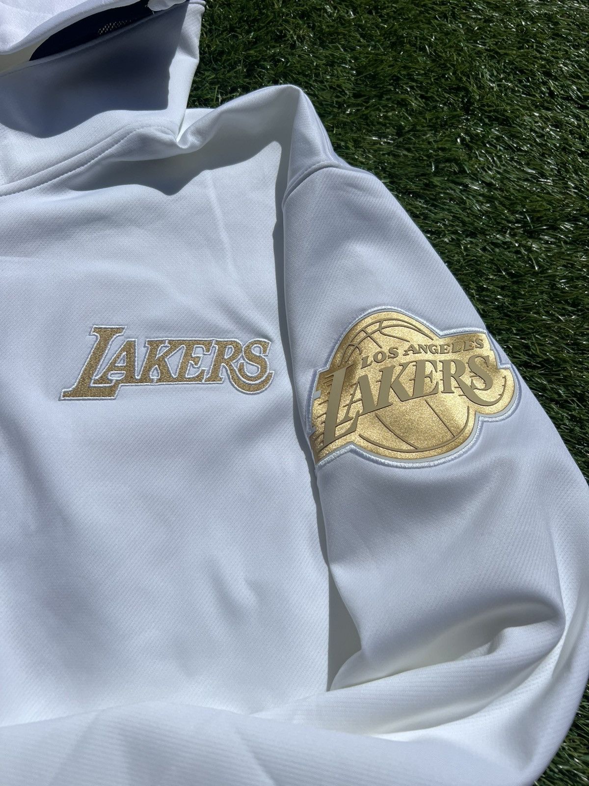 Nike LOS ANGELES LAKERS SHOWTIME "TROPHY RING BANNER" SIZE XL Size US XL / EU 56 / 4 - 9 Thumbnail